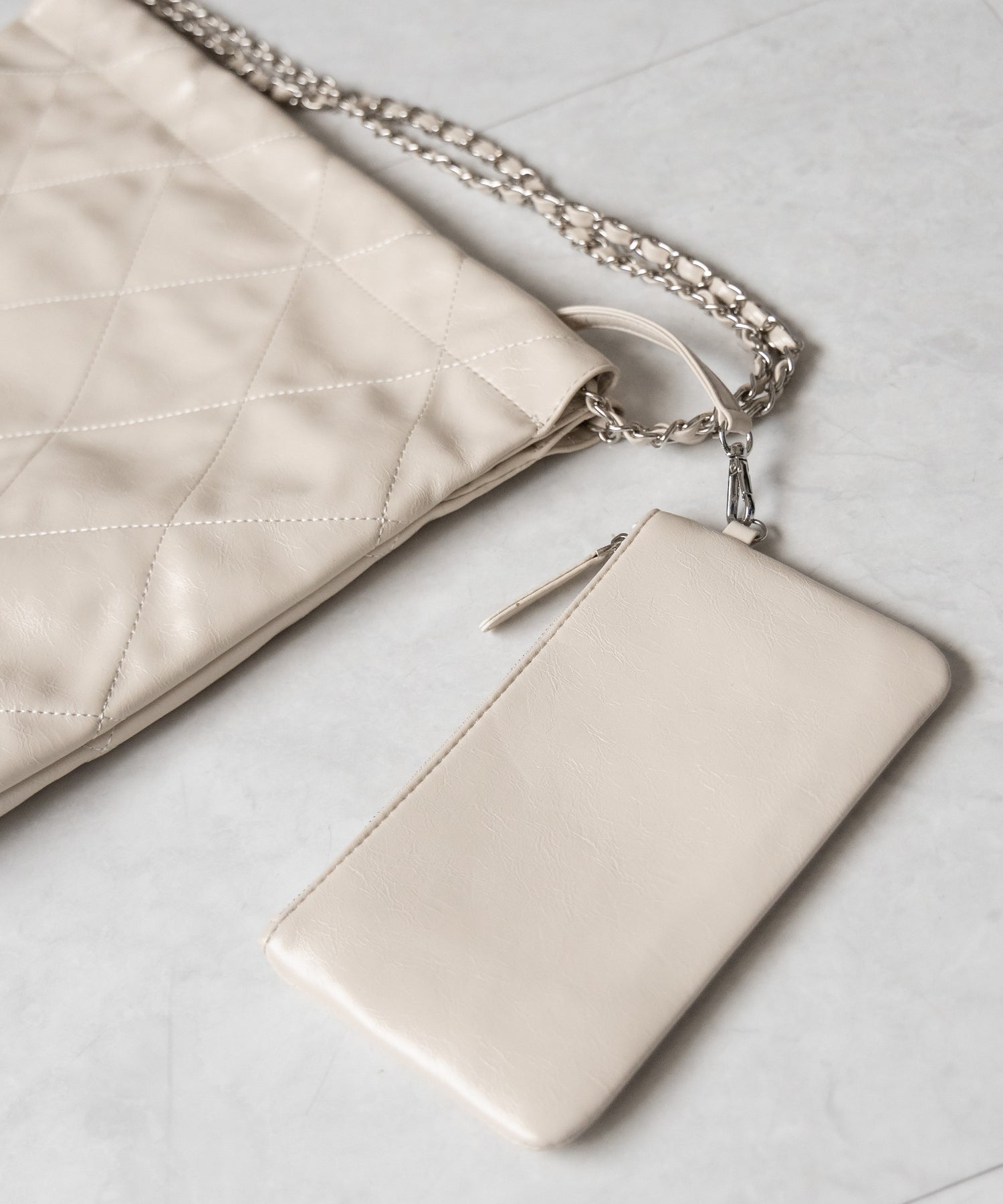 キルティングチェーントートショルダーバッグ / quilting chain tote shoulder bag