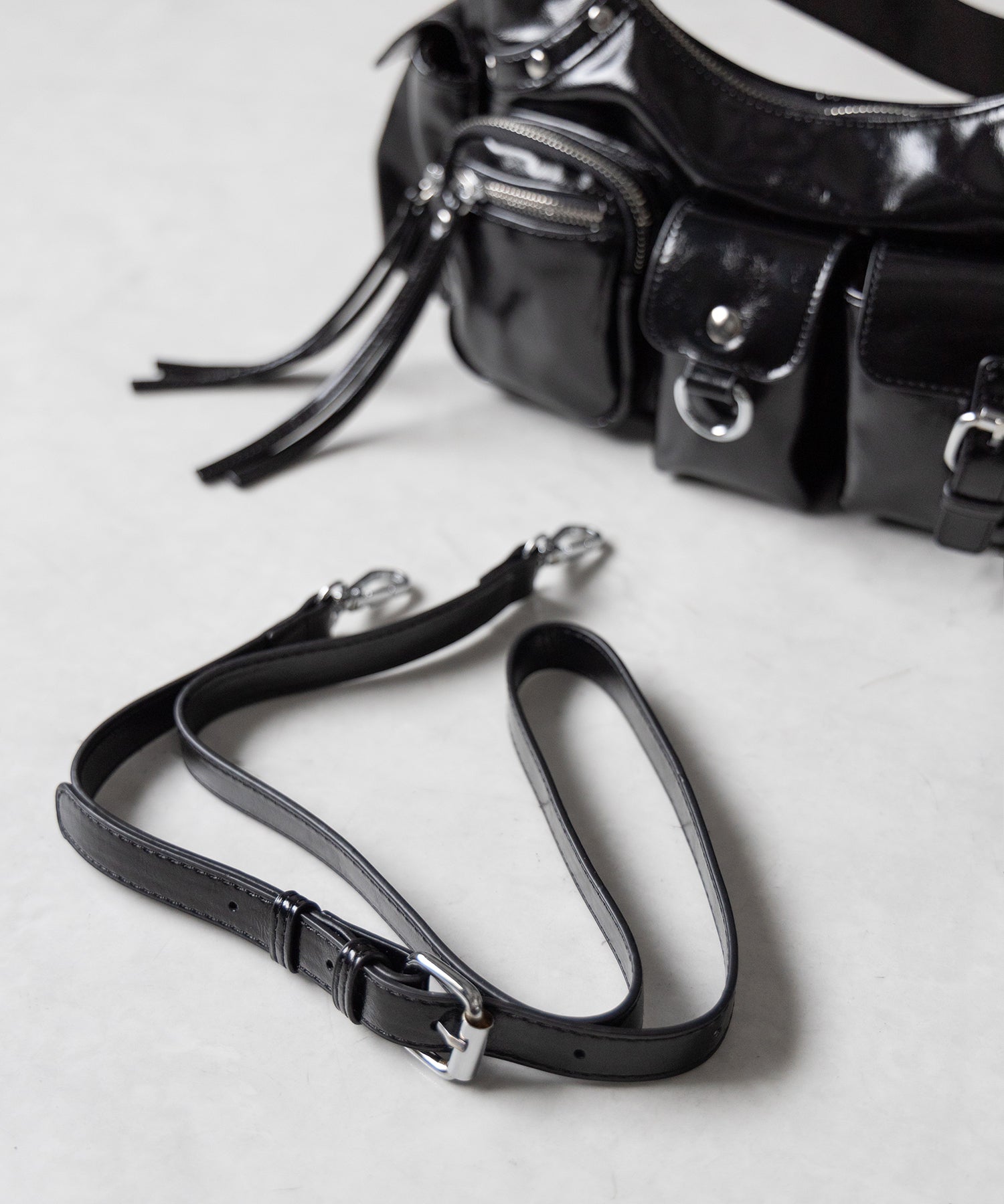 【 ショルダーにできる2WAY 】 4アウトポケットワンハンドルショルダーバッグ / 4 outpocket onehandle shoulder bag