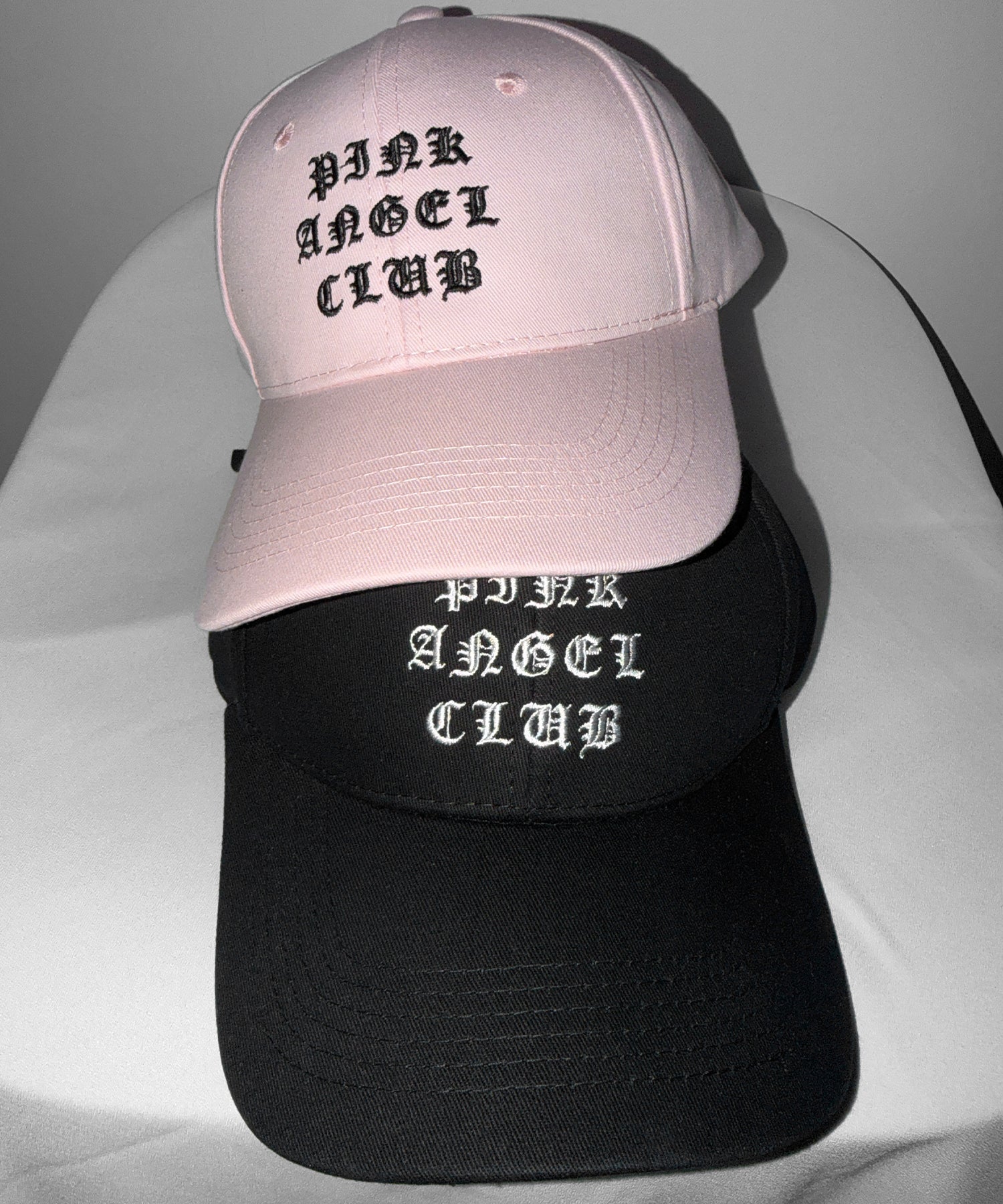 【 PINK ANGEL CLUB 】 GRUNGE LOGO embroidery CAP / グランジロゴ刺繍キャップ