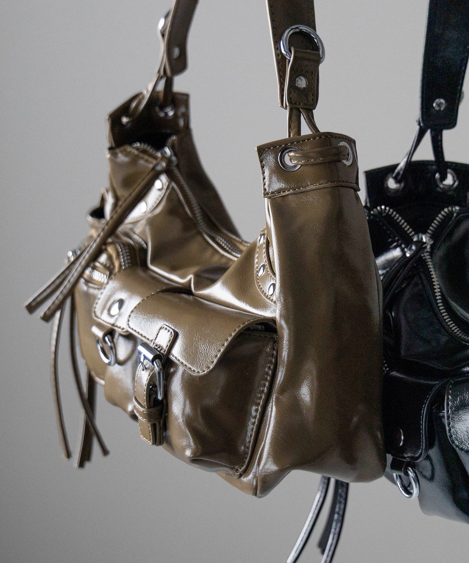 【 ショルダーにできる2WAY 】 4アウトポケットワンハンドルショルダーバッグ / 4 outpocket onehandle shoulder bag