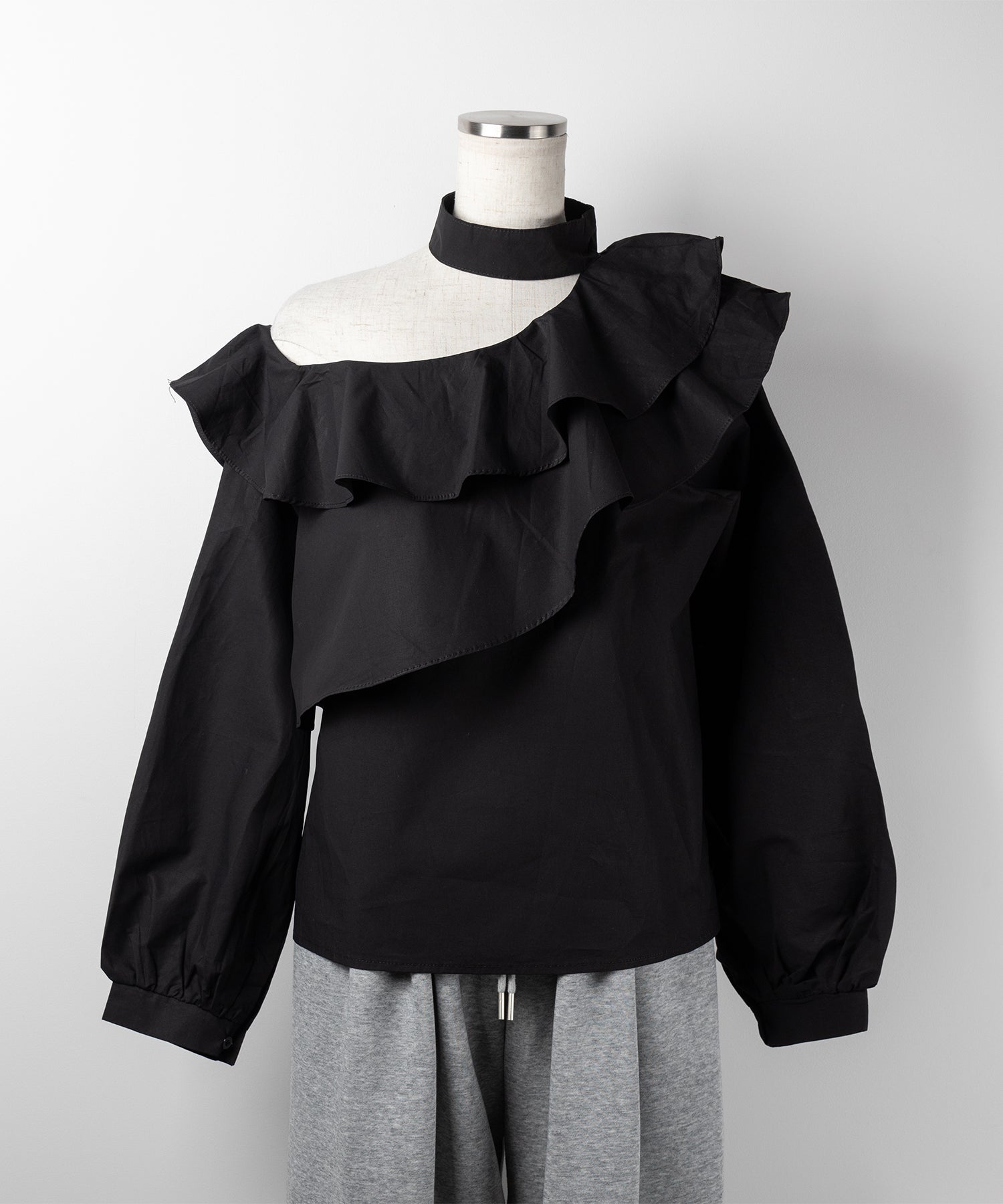 【 2color 】チョーカーフリルワンショルダーブラウス / choker frill one shoulder blouse