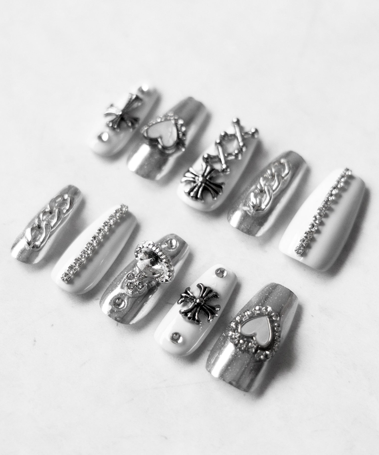 【 限定先行販売 】heart cross white silver bijou nail tips
