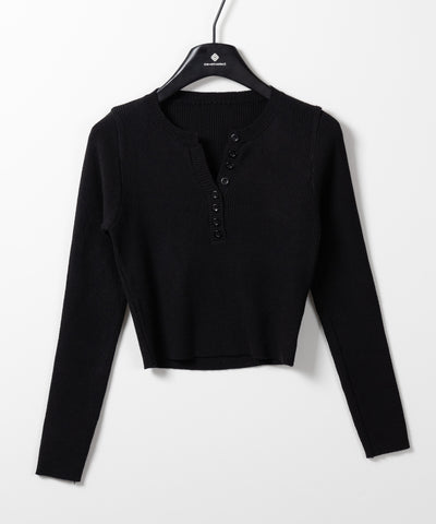 キーネックボタンデザインクロップドリブニット