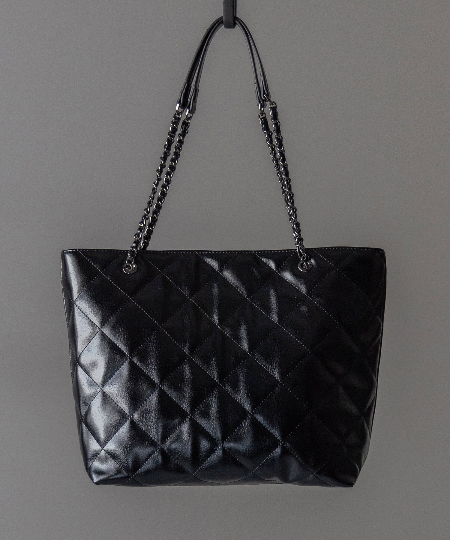【 A4収納可 】キルティングチェーンスクエアトートショルダーバッグ / quilting chain square tote shoulder bag
