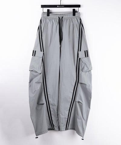 【 裾絞り可能2WAY 】サイドラインナイロンタックカーゴワイドパンツ / side line nylon tuck cargo wide pants