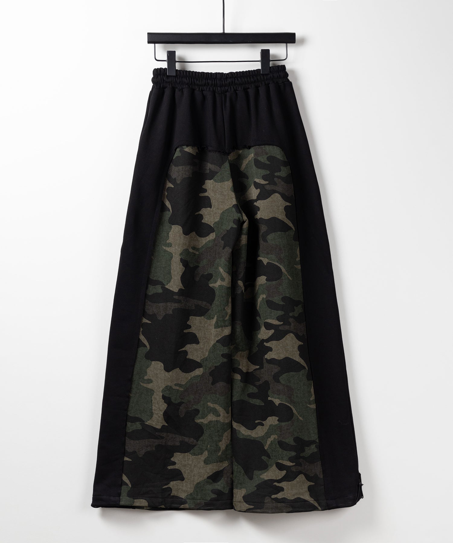 【 裾絞り可能2WAY 】カモフラドッキングミリタリーワイドスウェットパンツ / camouflage docking military wide sweat pants