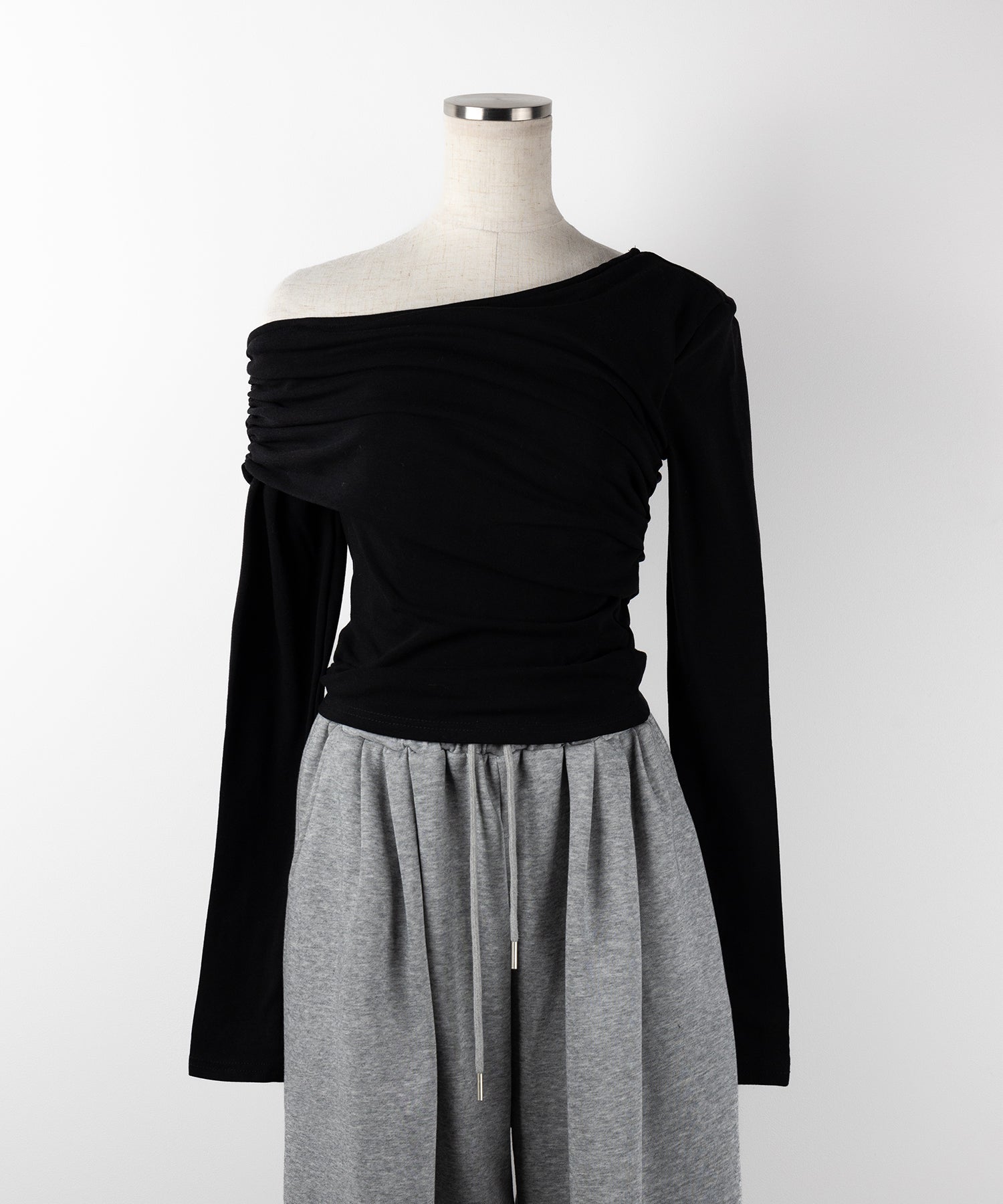 【 2color / 裏起毛 】ワンショルダードレープギャザースリムトップス / One-shoulder draped gather slim tops