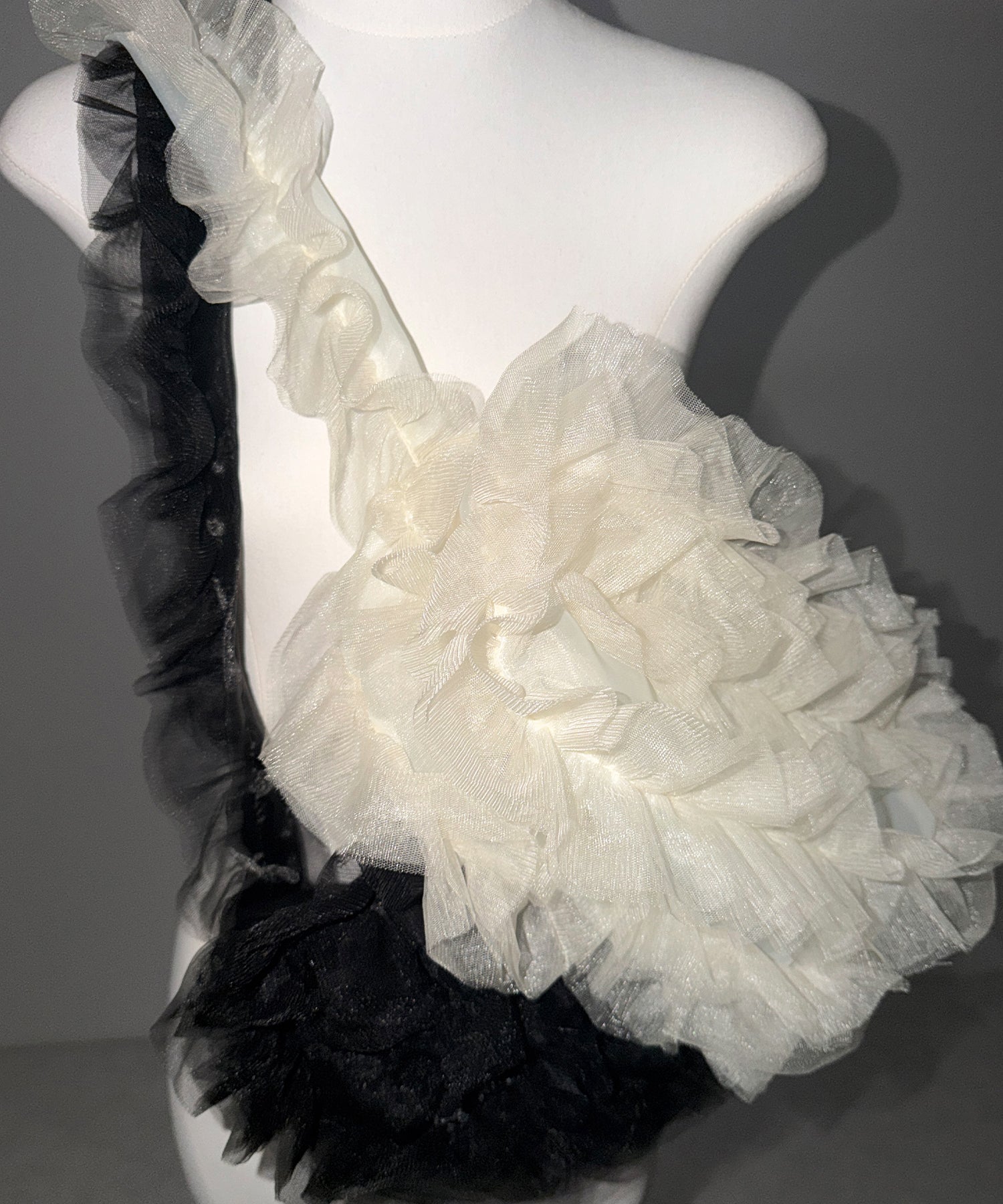 チュールフリルショルダーボディバッグ/ tulle frill shoulder body bag