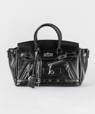 【 ショルダーストラップ付き2WAY 】ベルテッドキーチャームフラップスクエアハンドバッグ / ( 2WAY ) belted key charm flap square handbag