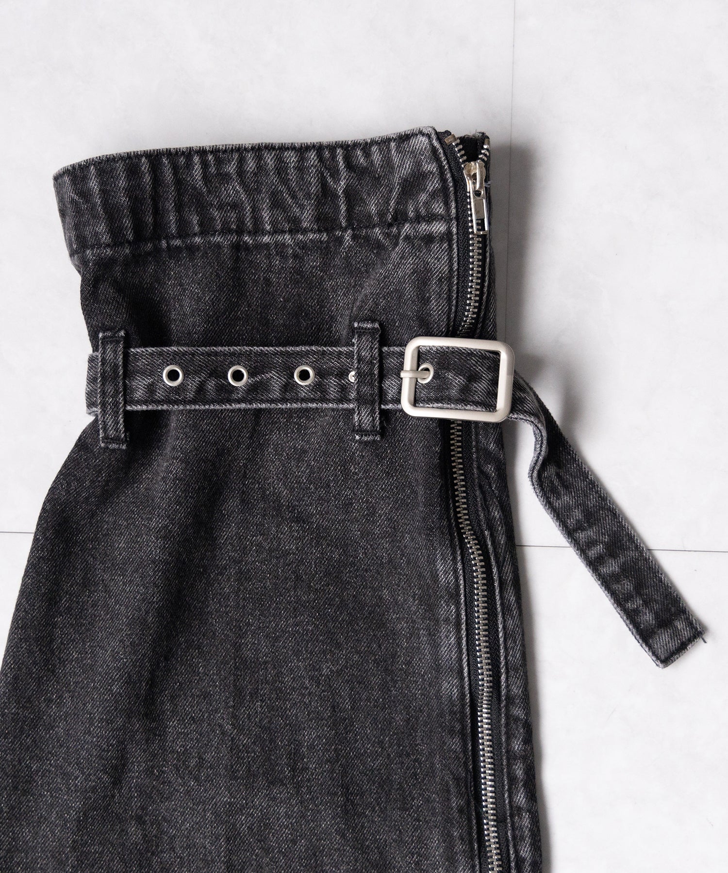 【 2color 】ベルテッドサイドジップデニムレッグカバー / Belted side zip denim leg cover