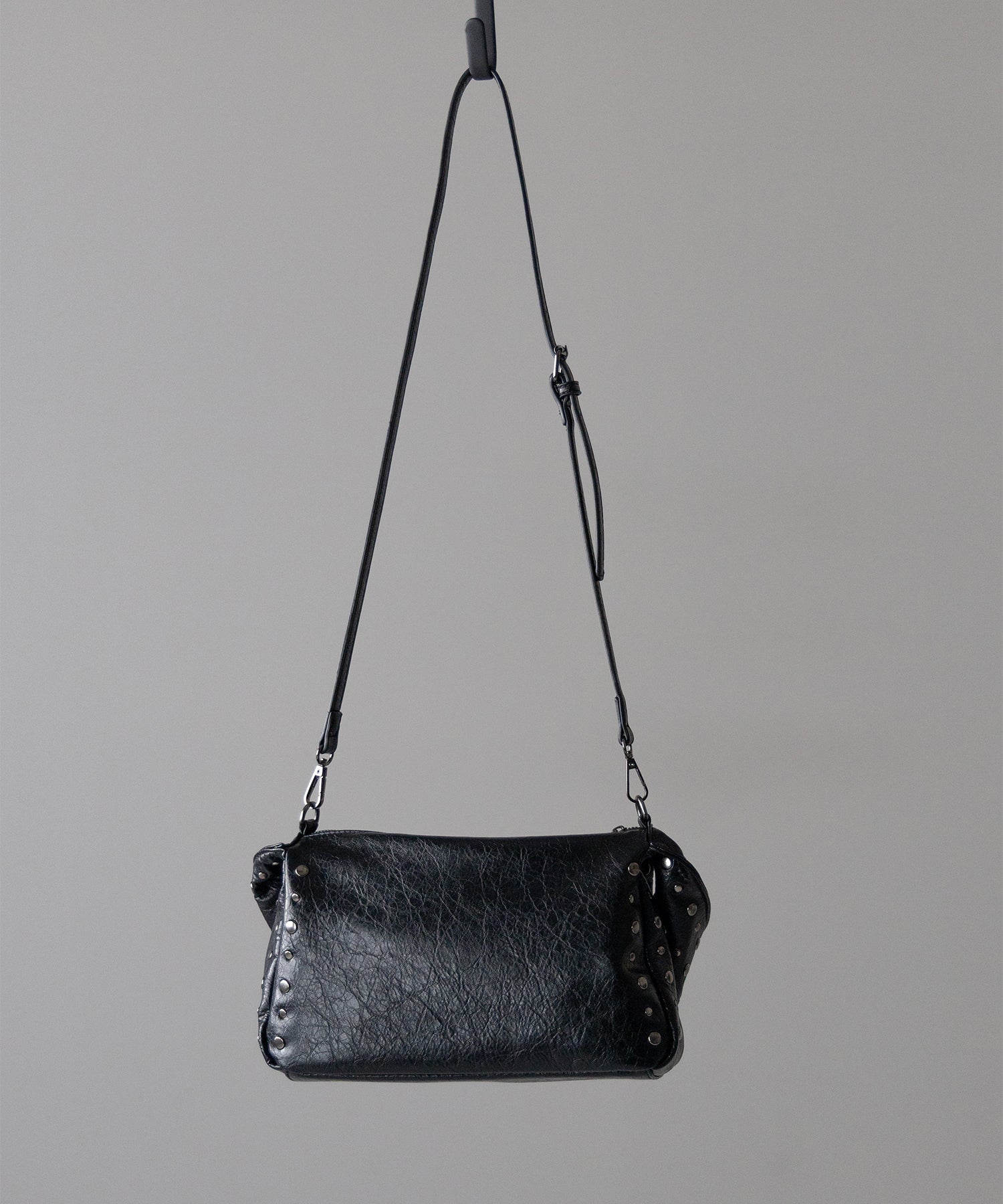 スタッズデザインスクエアショルダーバッグ / stud design square shoulder bag