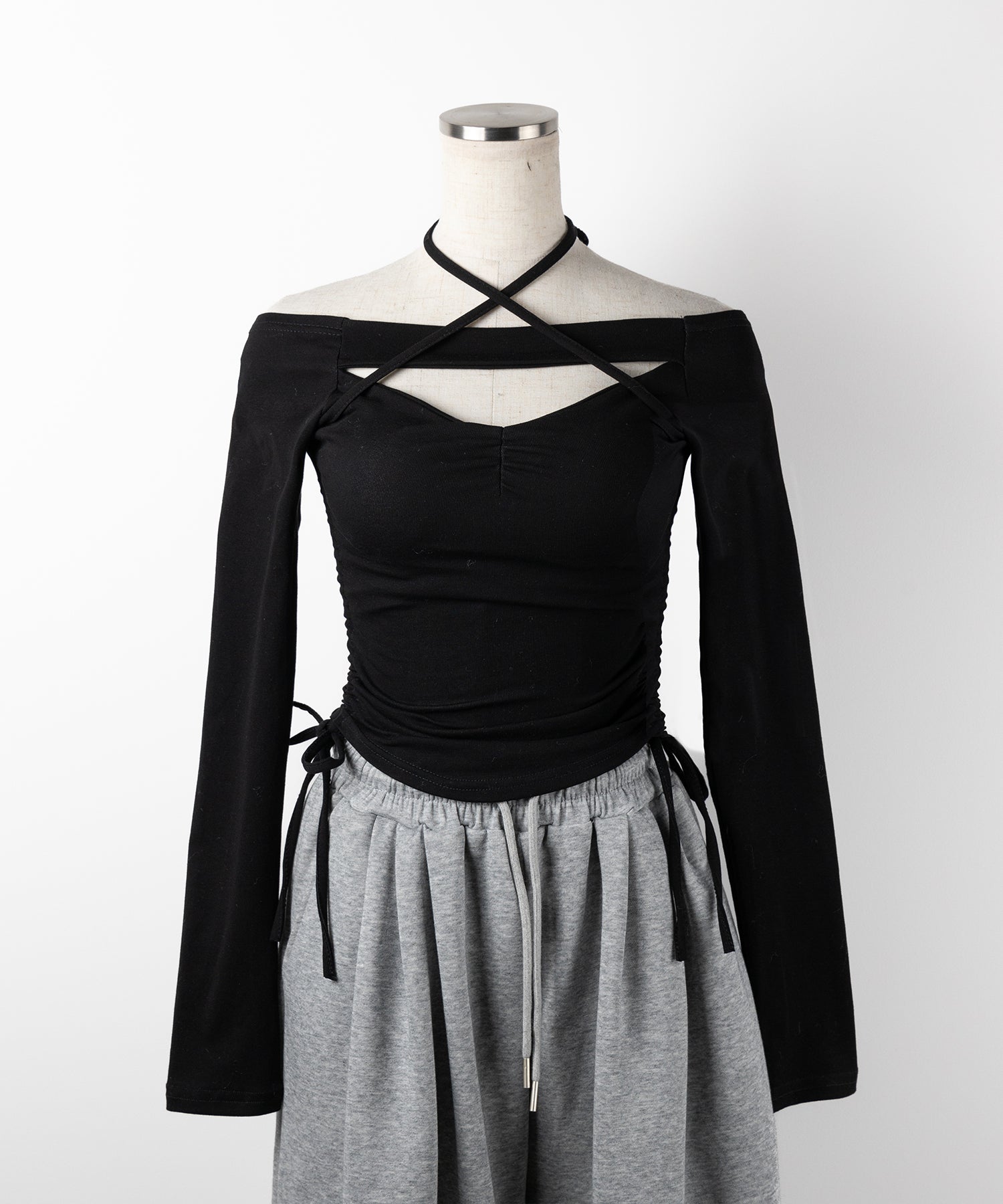 【 新色ピンク追加! / 2WAY 】クロスストラップリボンカットアウトオフショルトップス / cross strap ribbon cutout offshoulder tops