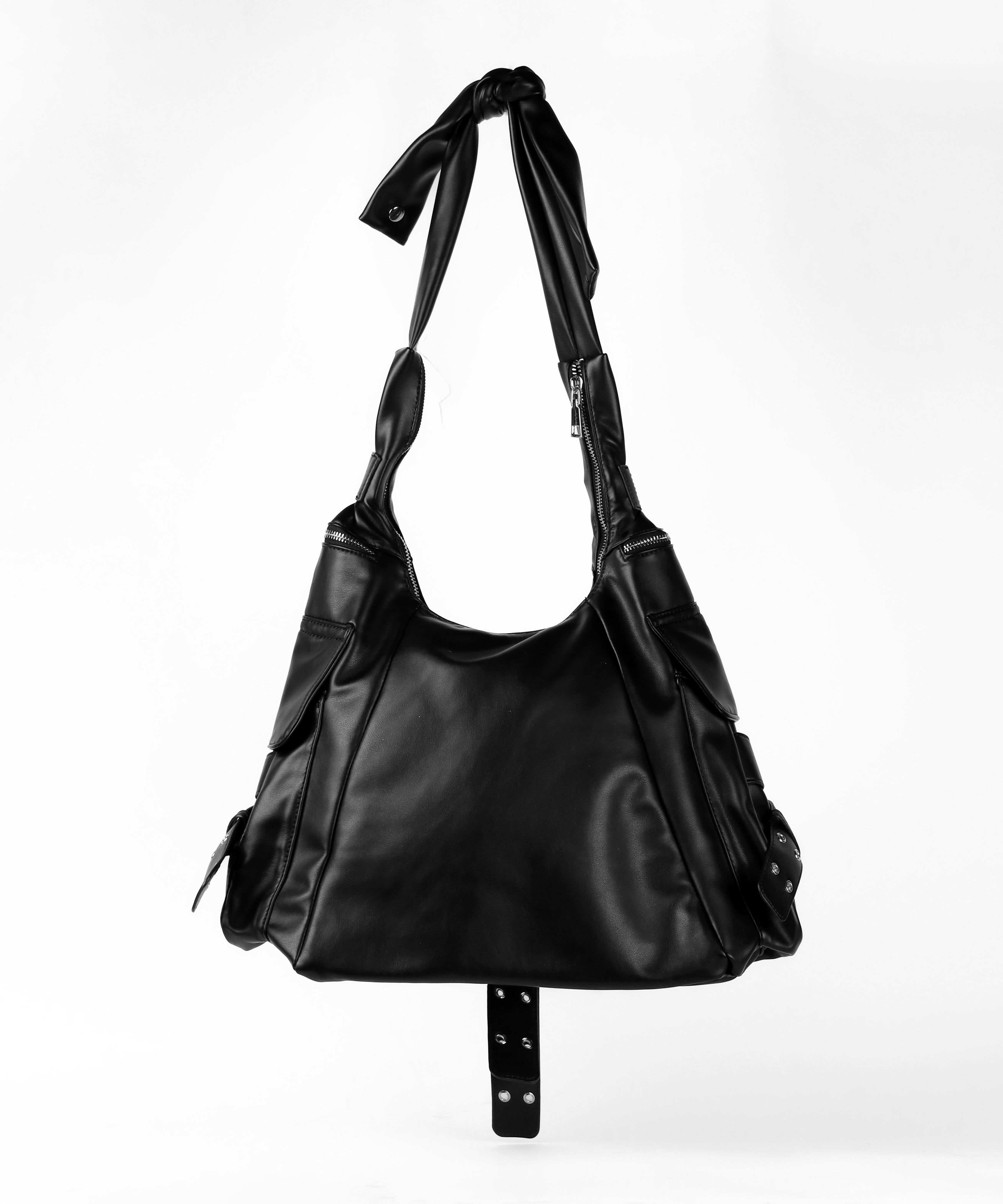 【 多ポケットで収納力抜群 】3連ベルテッド多ポケットフェイクレザーショルダーバッグ / Three belted multi pocket fake leather shoulder bag