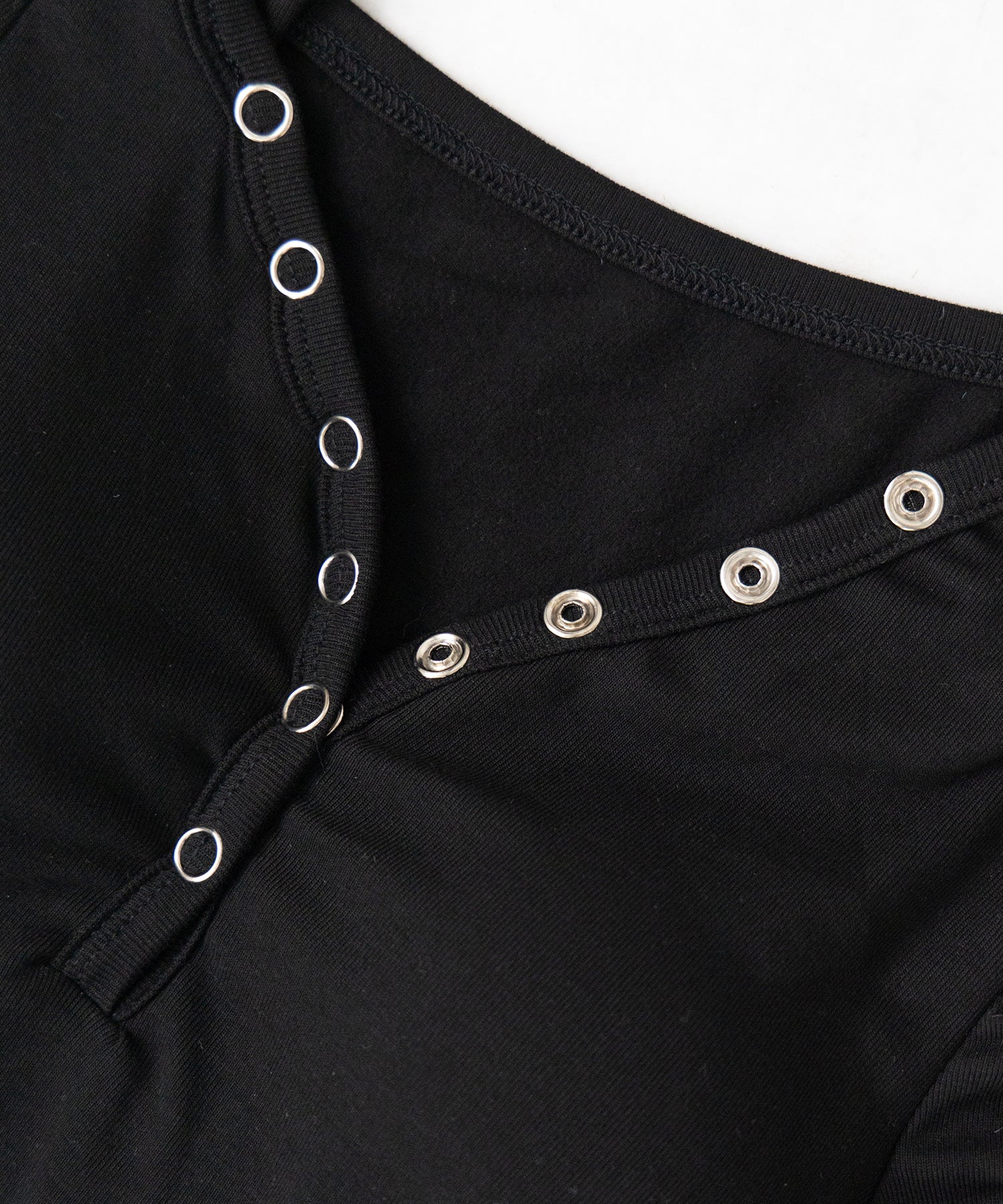 【 2WAY / 裏起毛 】ナナメストラップスナップボタンシャーリングリボントップス / naname strap snap button shirring ribbon tops