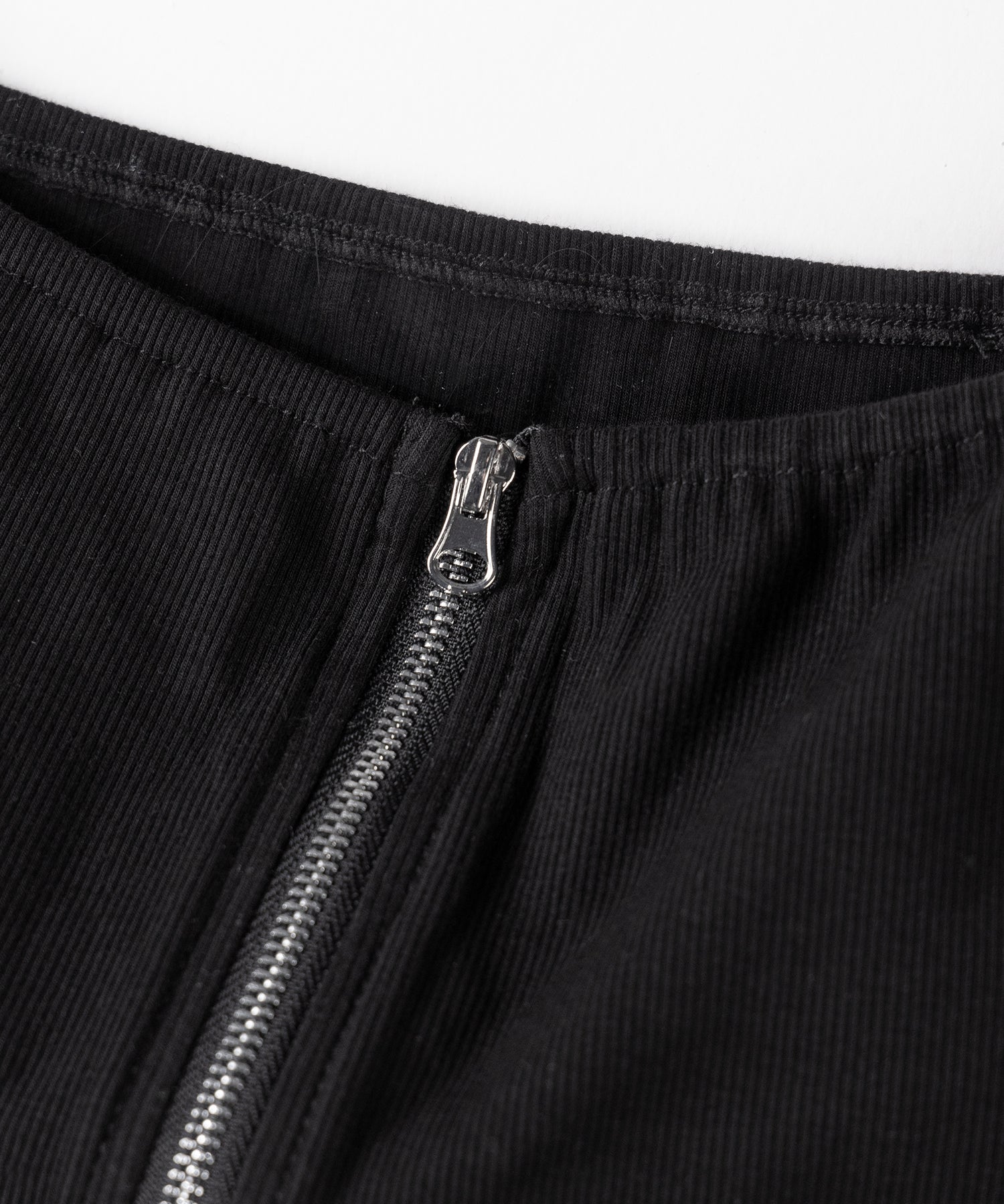 ジップアップオフショルサイドラインTシャツ / zipup off shoulder sideline T-shirt