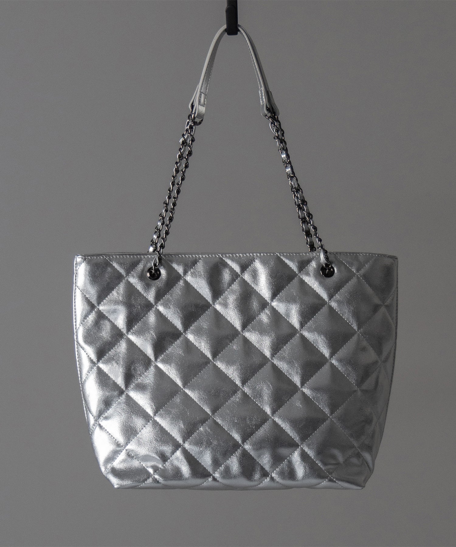 【 A4収納可 】キルティングチェーンスクエアトートショルダーバッグ / quilting chain square tote shoulder bag