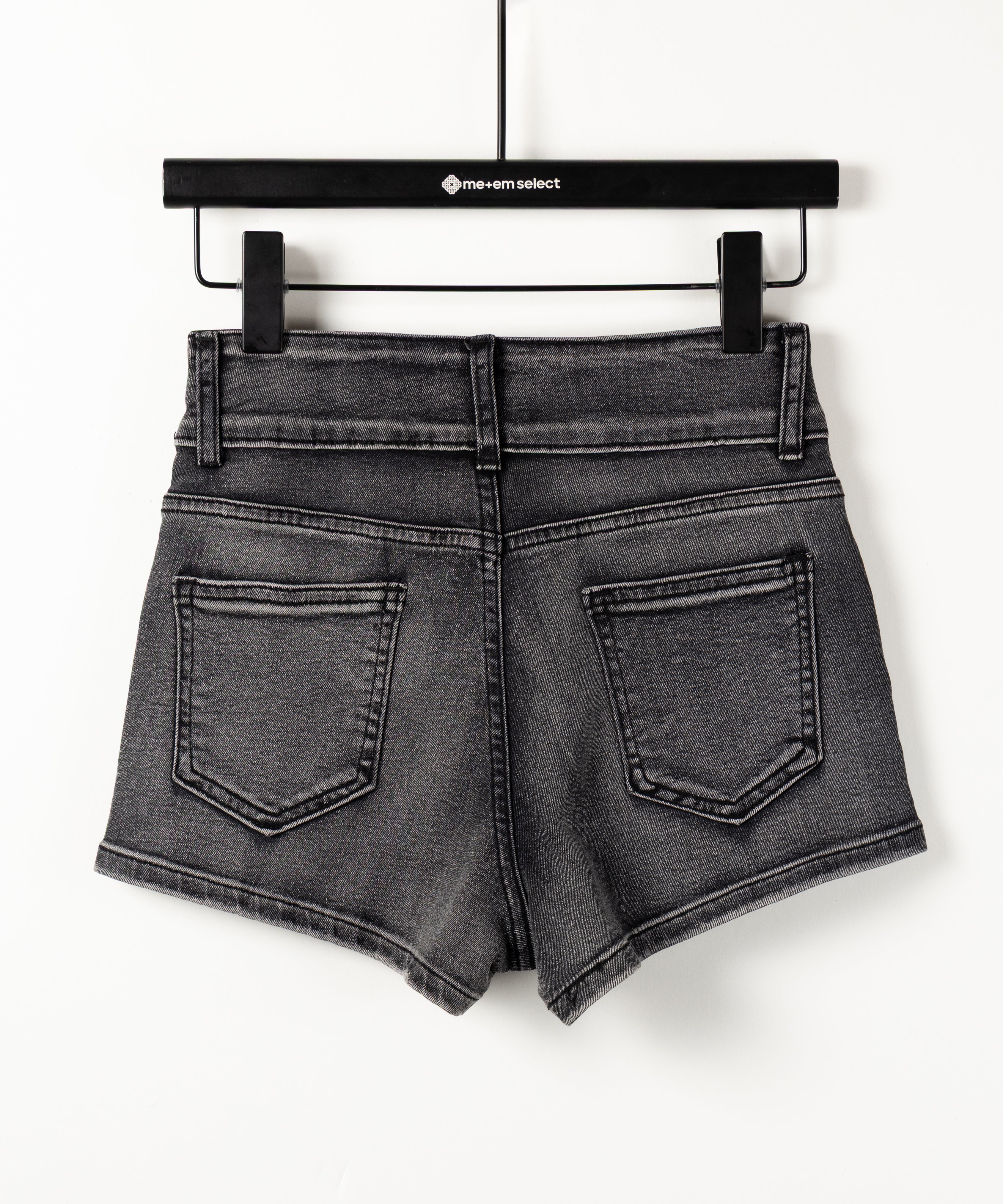 ヴィンテージライクスタッズスリムフィットデニムショートパンツ / vintage like studded slim-fit denim shorts