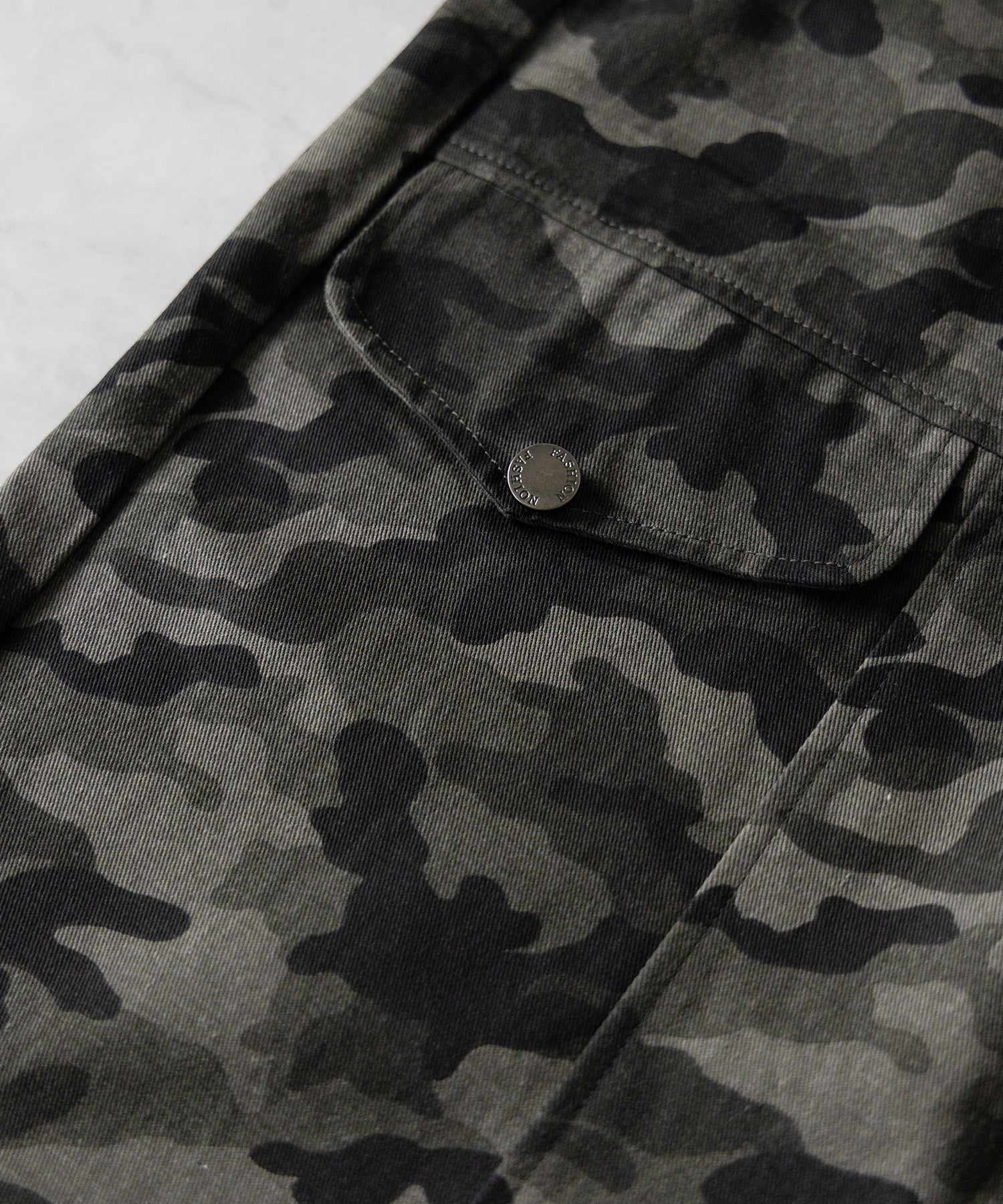 【 裾絞り可能2WAY 】カモフラミリタリーツイルワイドカーゴパンツ / camouflage military twill wide cargo pants