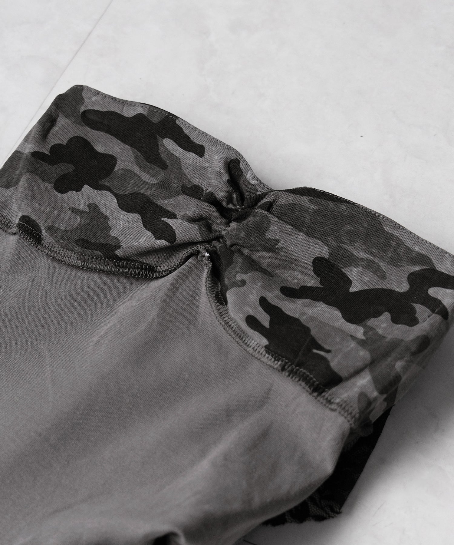 チョーカーロングタイ付き ヴィンテージカモフラレースフリルベアトップス / ( choker long tie SET ) vintage camouflage lace frill bare tops