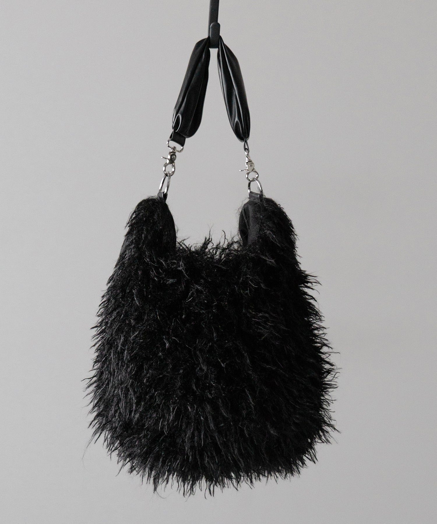 【 ショルダーストラップ付き2WAY 】バイカラーシャギーファーショルダーバッグ / bicolor shaggy fur shoulder bag