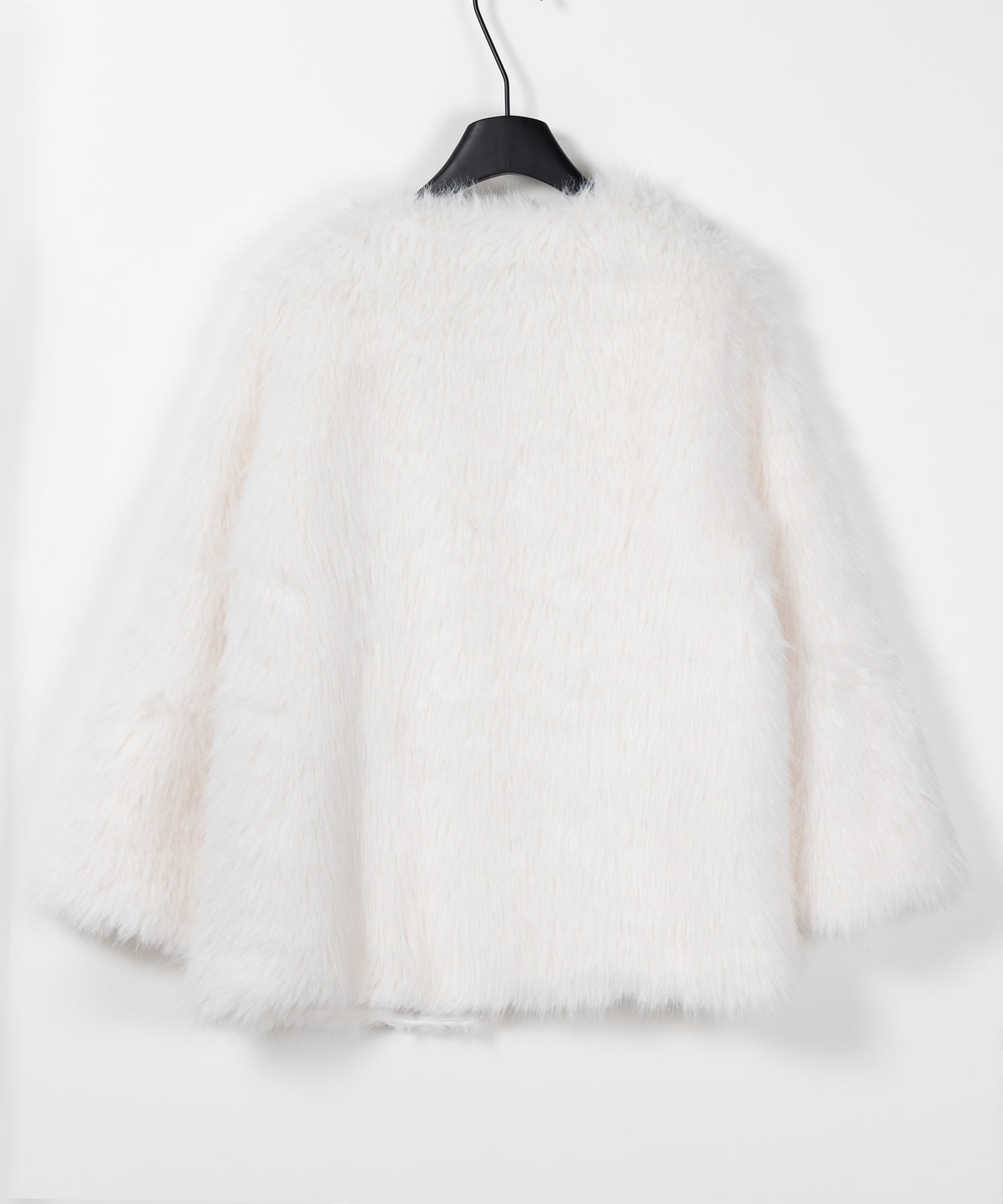 ノーカラーボリュームフェイクファーコート