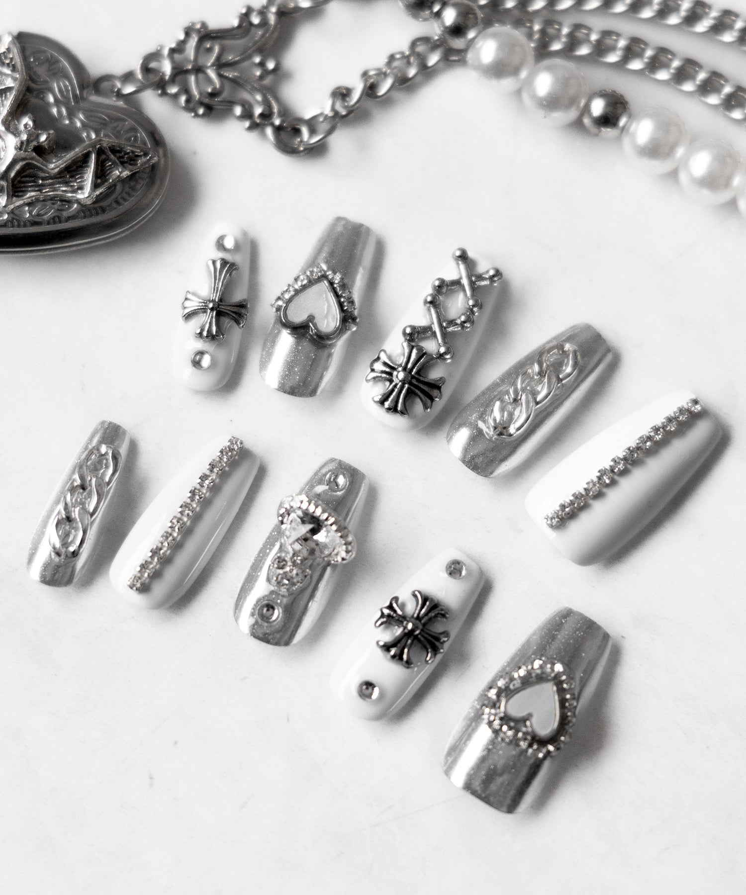 【 限定先行販売 】heart cross white silver bijou nail tips