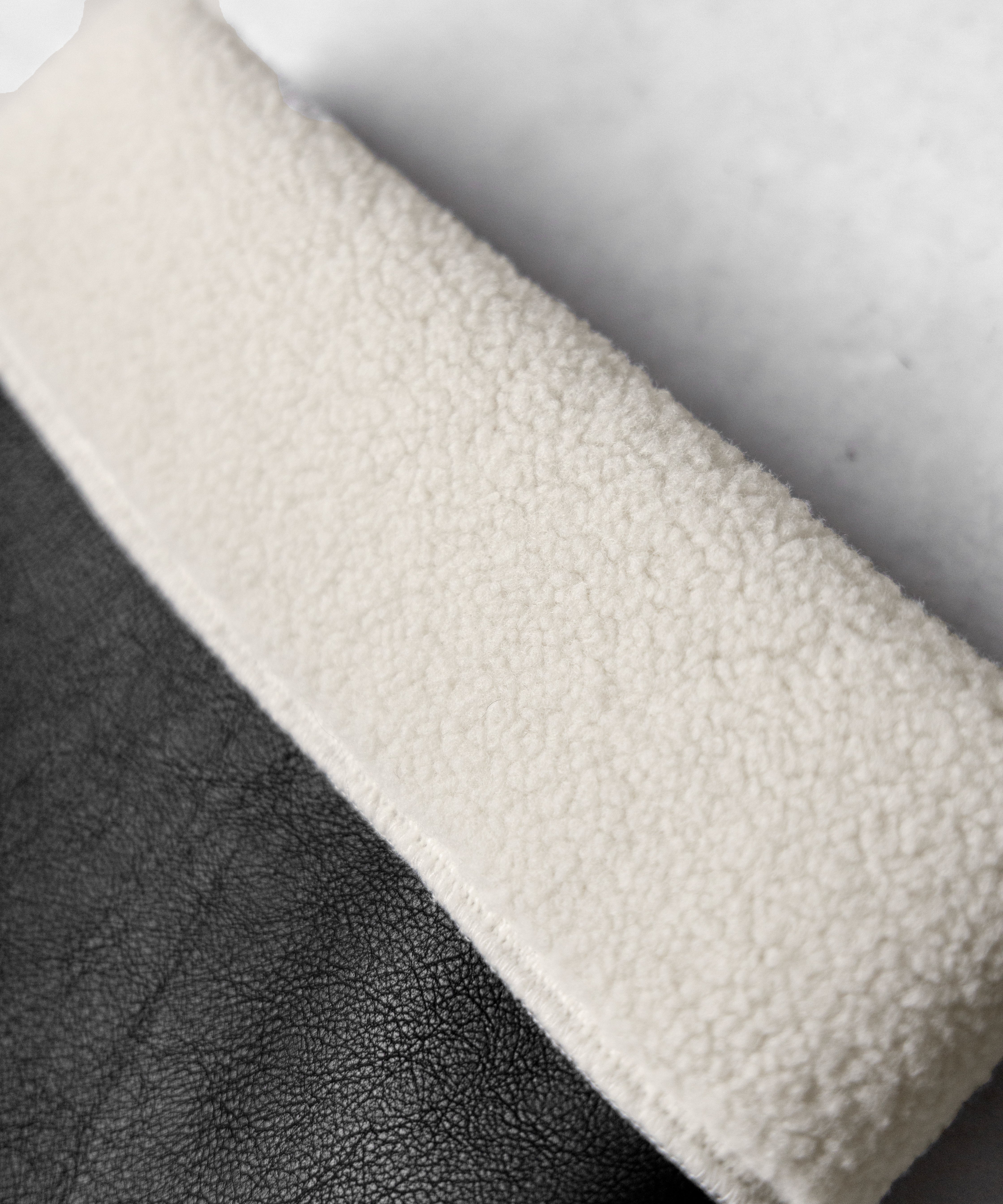 【 ニーハイにもなる2WAY 】ムートンフェイクレザールーズレッグカバー / mouton fake leather loose leg cover