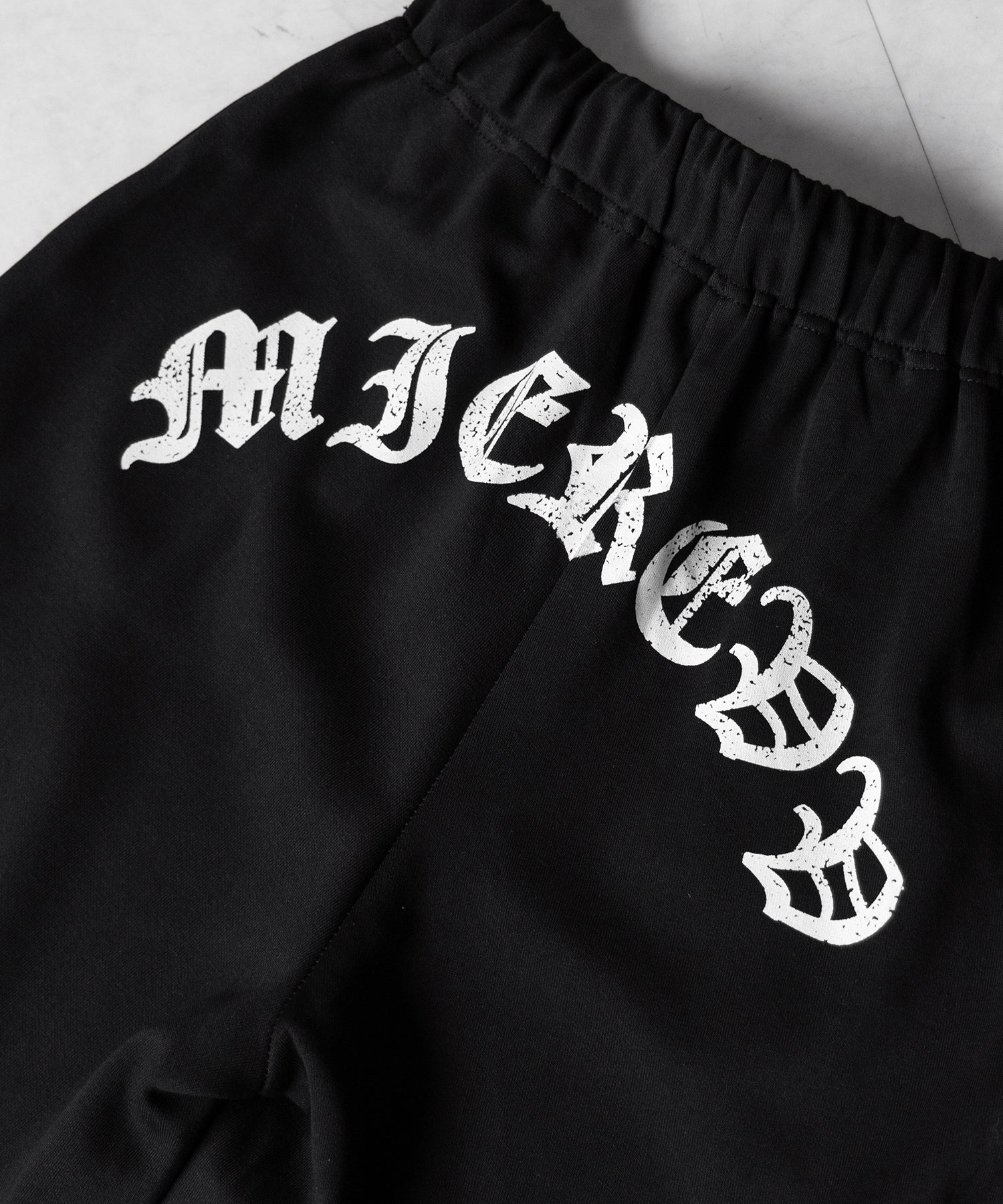 グランジロゴバックプリントスウェットワイドパンツ / grunge logo back print sweat wide pants