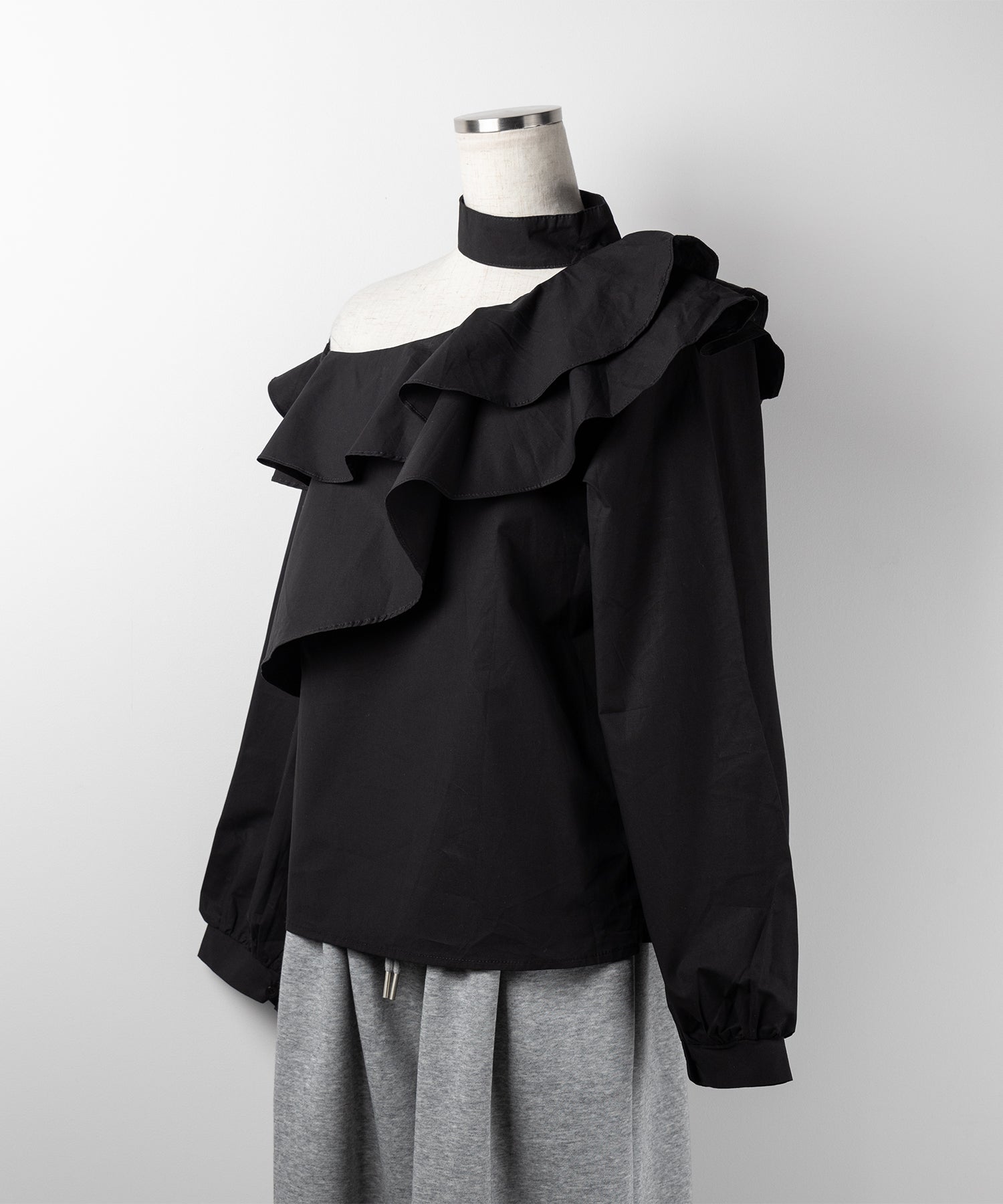 【 2color 】チョーカーフリルワンショルダーブラウス / choker frill one shoulder blouse