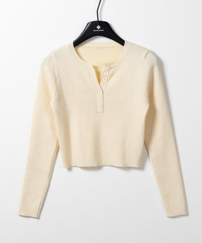 キーネックボタンデザインクロップドリブニット