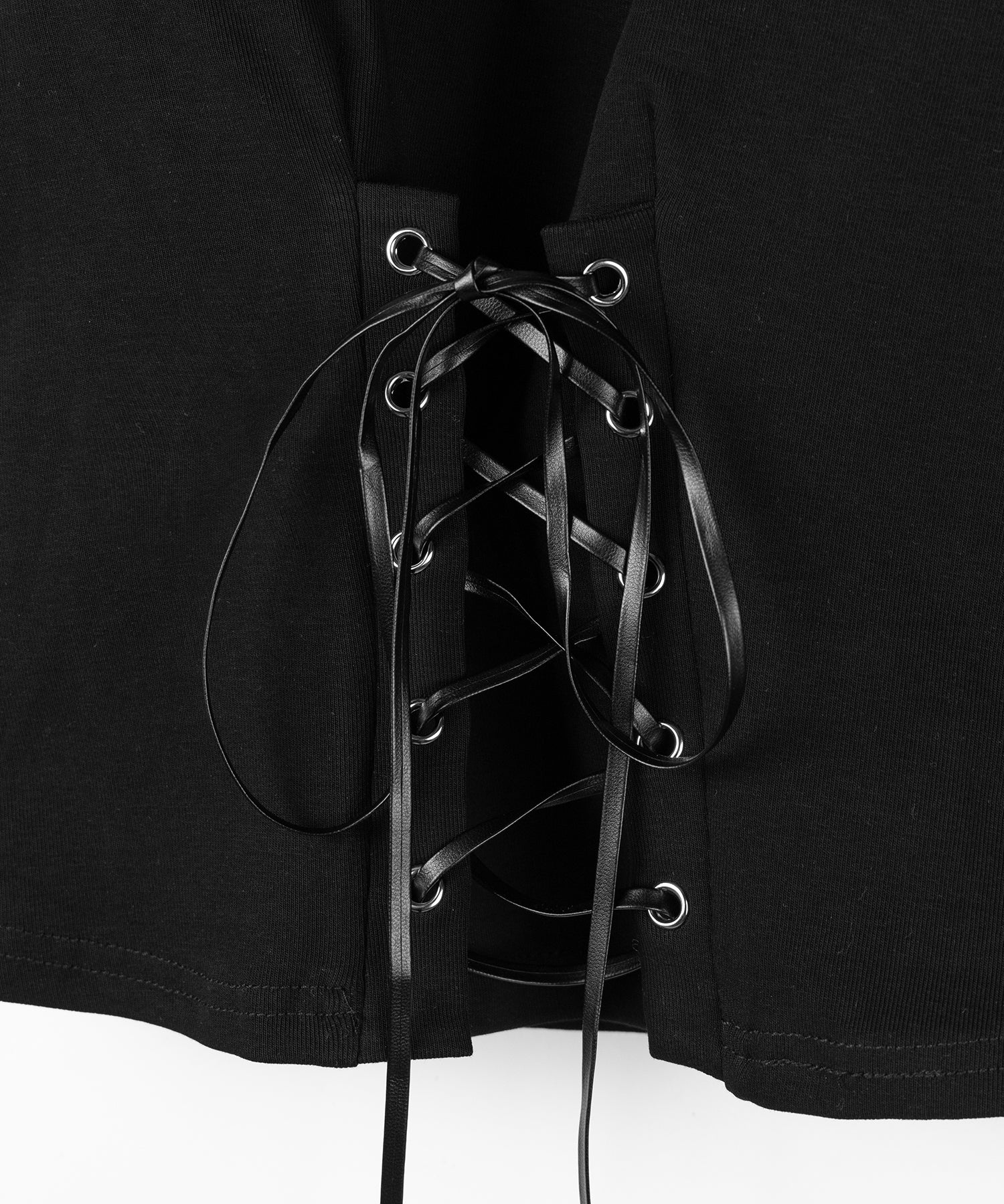 レースアップカットアウトホルターオフショルトップス / laceup cutout halter offshoulder tops