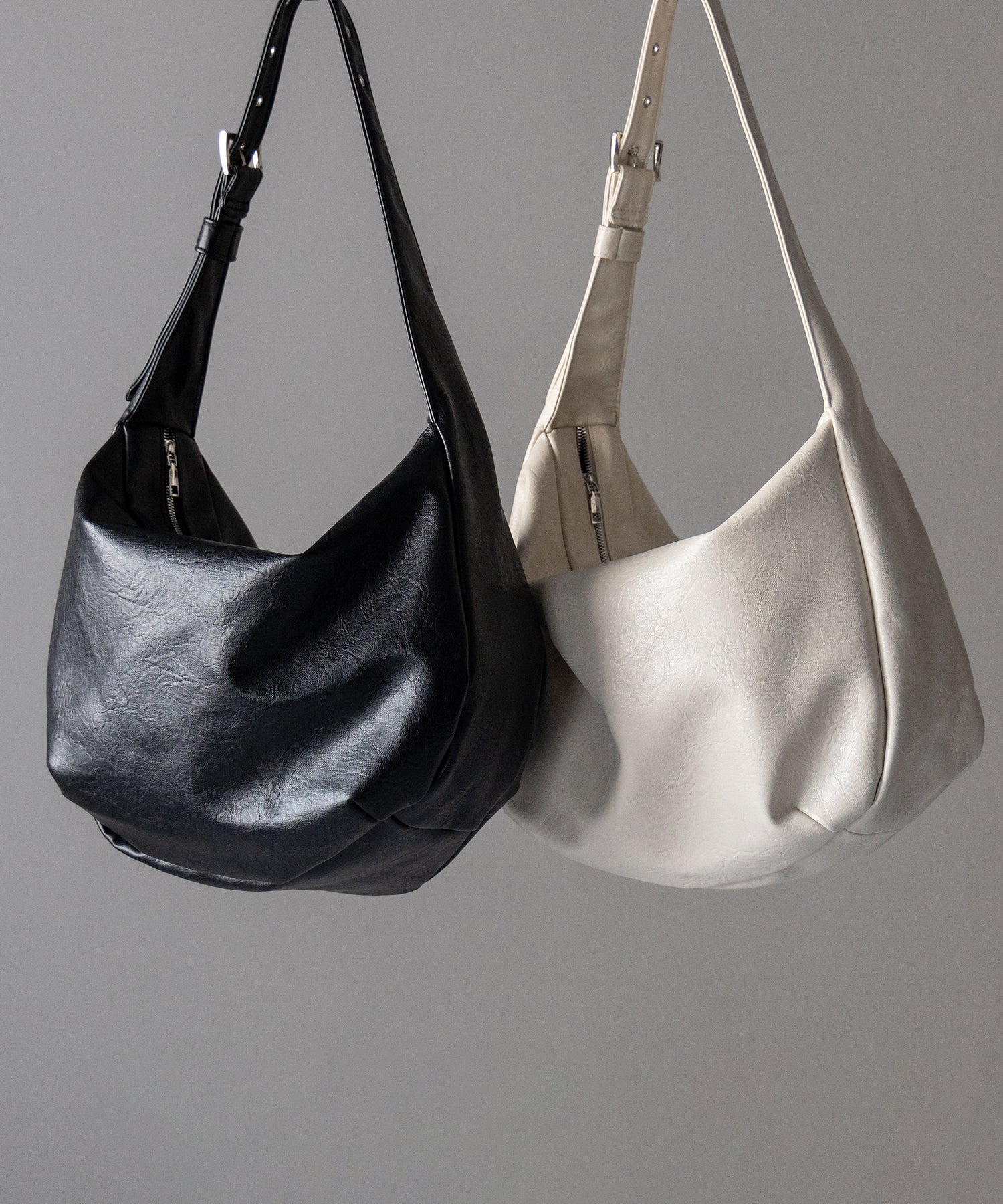 【 2WAY / A4収納可 】ハトメデザインベルテッドワンハンドルショルダーバッグ / Eyelet design belted onehandle shoulder bag