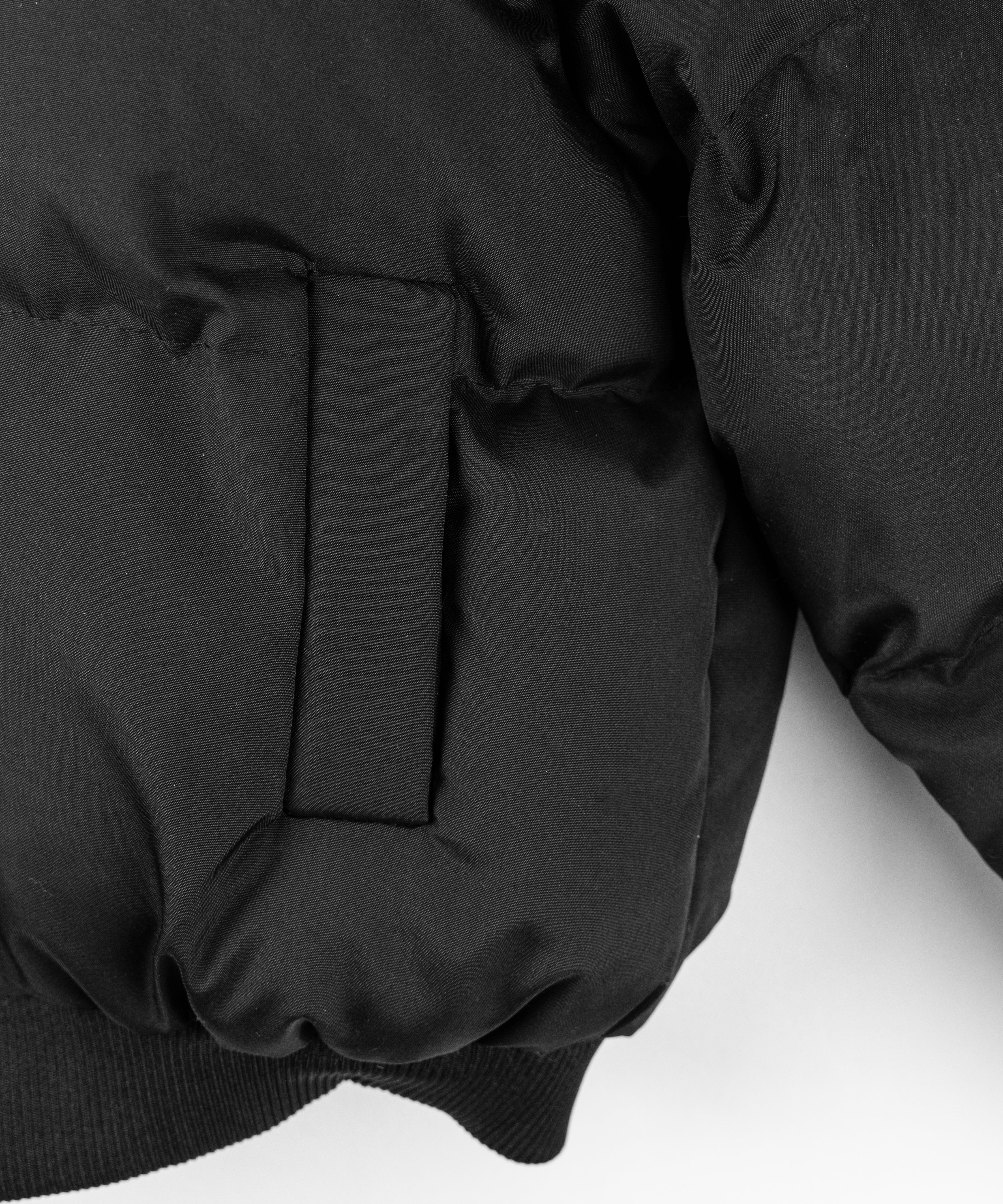 レタリングロゴ刺繍ショートパフダウンジャケット / lettering logo embroidery short puffer jacket