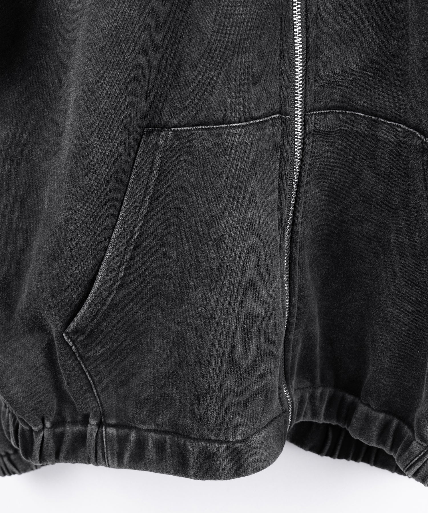 ピグメントヴィンテージ加工ジップアップパーカー / Pigment vintage zip-up hoodie