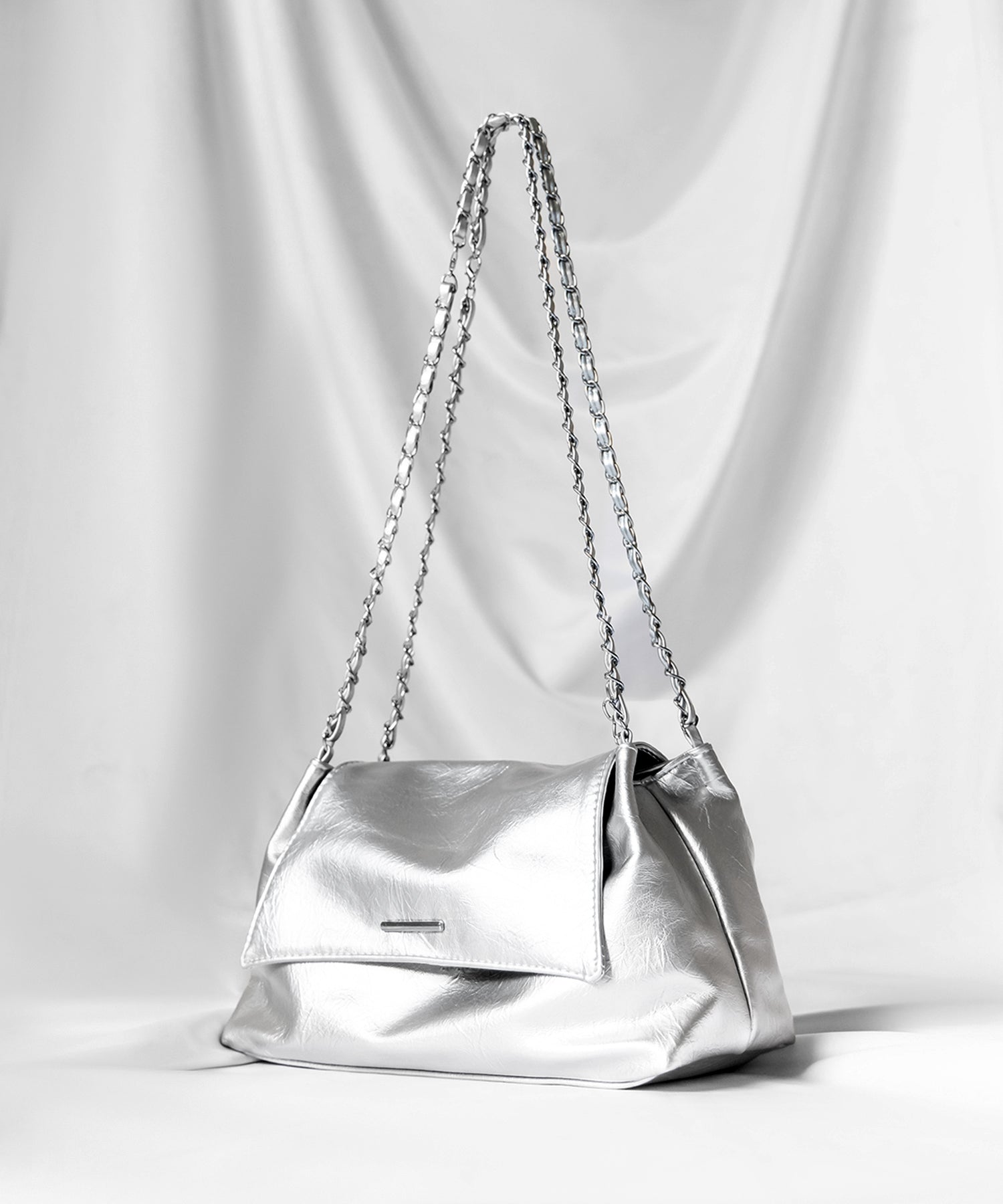 チェーンフェイクレザーフラップショルダーバッグ / chain fake leather flap shoulder bag