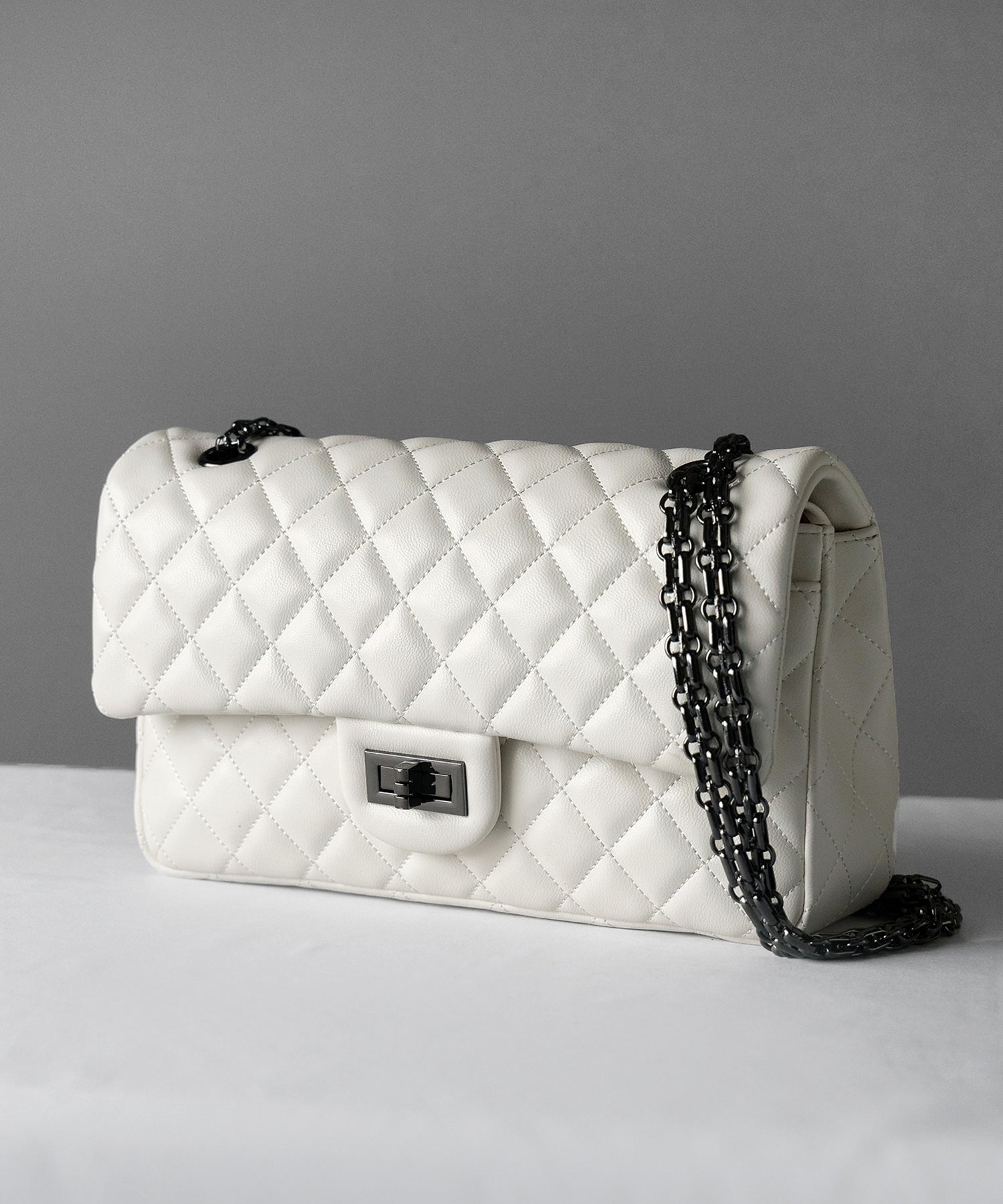 キルティングチェーンスクエアショルダーバッグ / quilting chain square shoulder bag