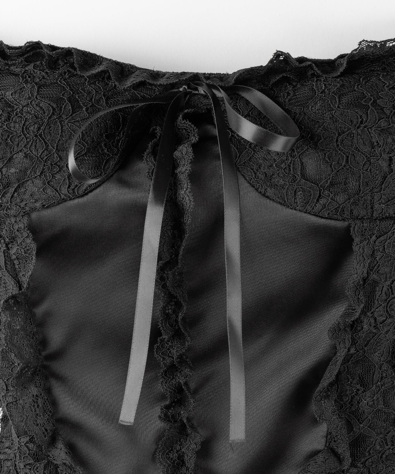 【 2color 】フロントリボンレースフリルコルセットベアトップ / front ribbon lace frill corset bare top