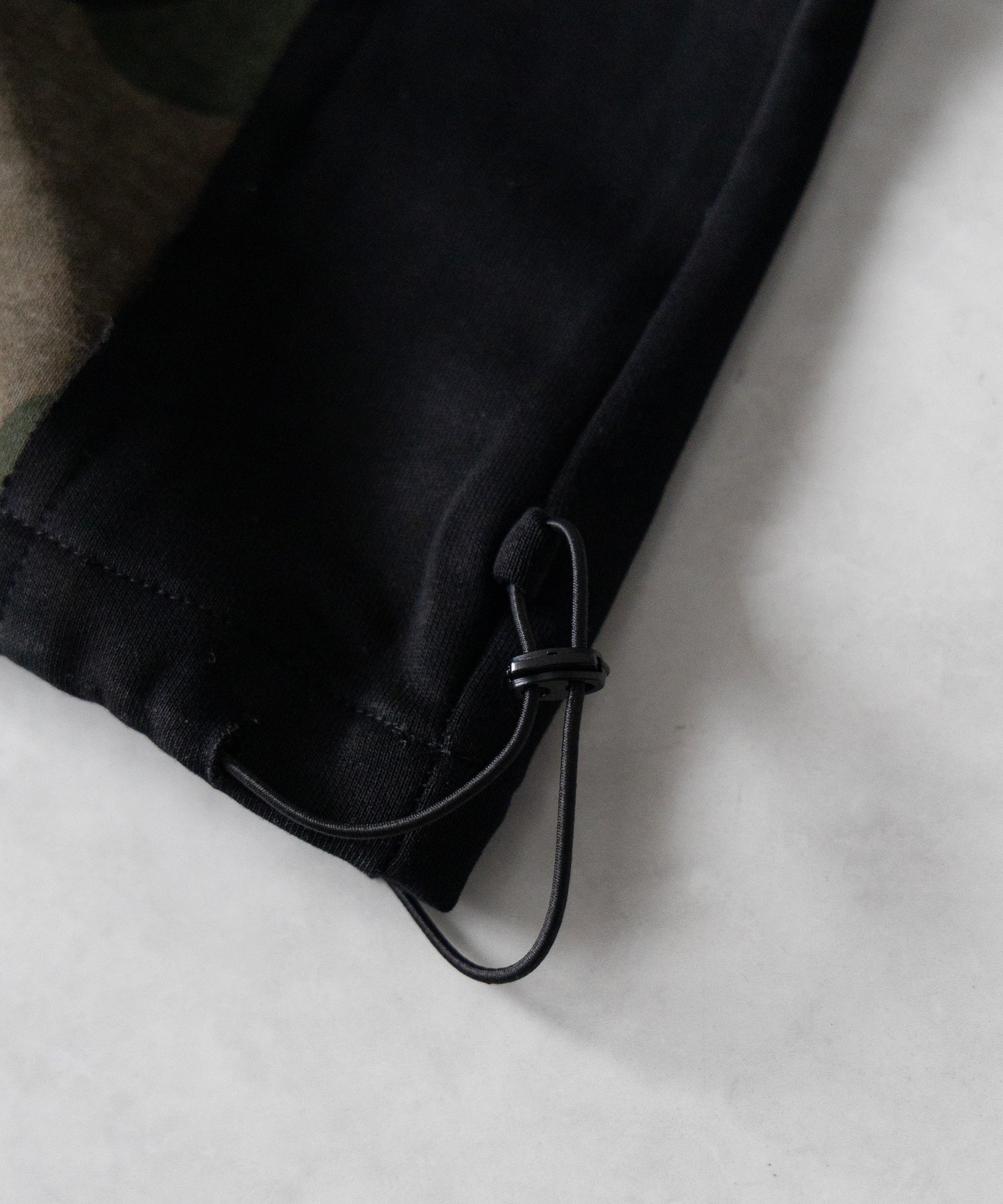 【 裾絞り可能2WAY 】カモフラドッキングミリタリーワイドスウェットパンツ / camouflage docking military wide sweat pants