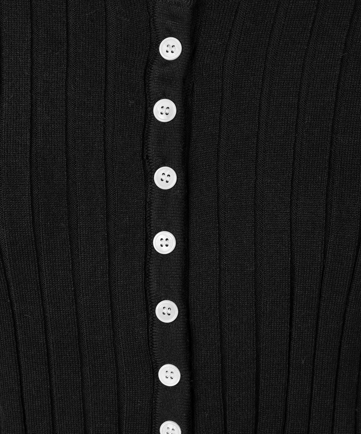 スリムフィットヘンリーネックリブトップス / slim fit henley neck ribbed tops