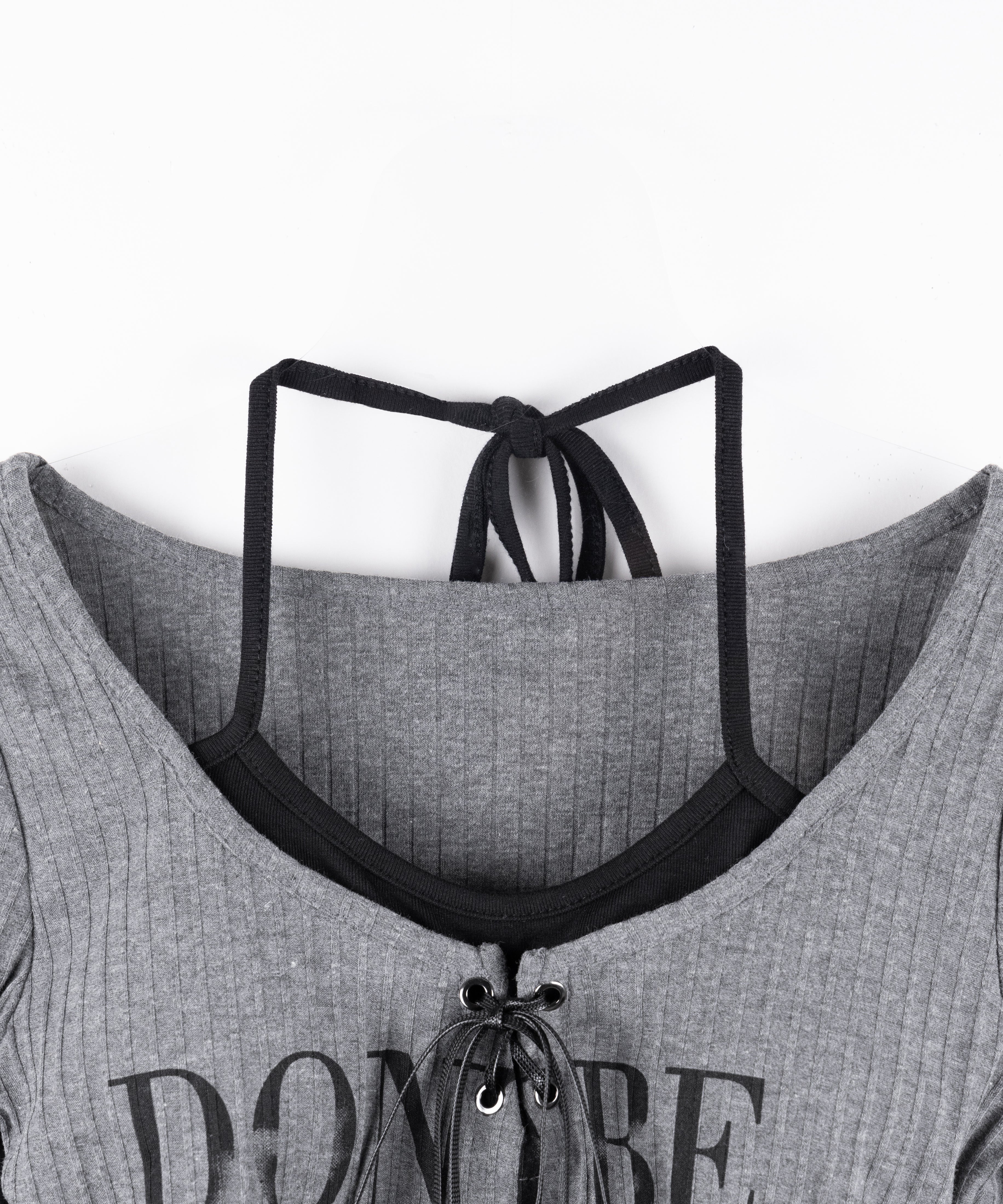 【 クロスネックにできる2WAY 】レースアップフェイクレイヤードロゴカットソートップス / laceup fake layered logo cutsew tops