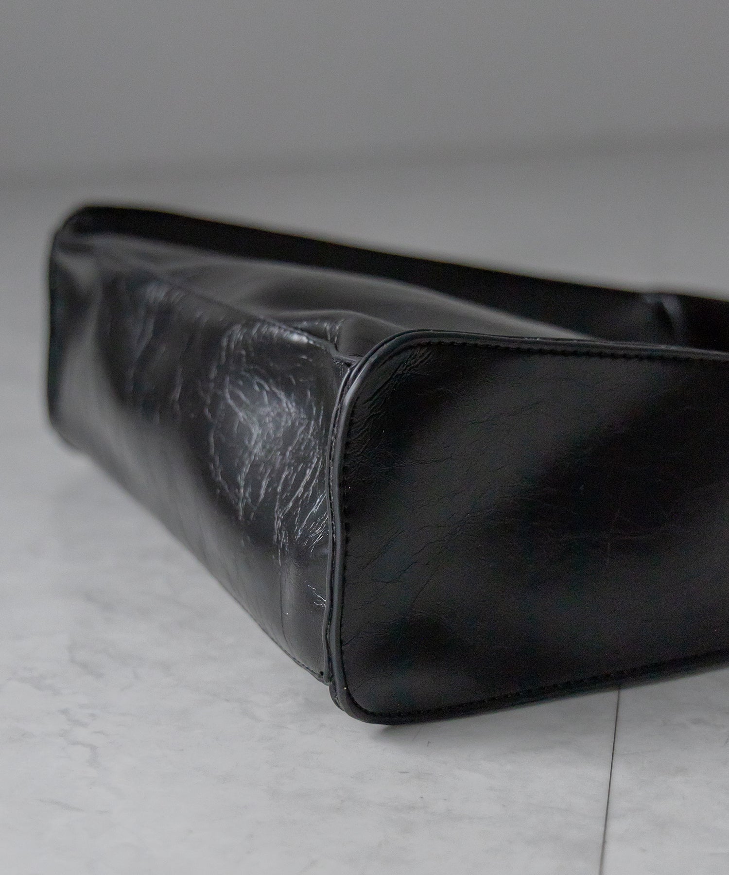 ヴィンテージフェイクレザースクエアショルダーバッグ / vintage fake leather square shoulder bag