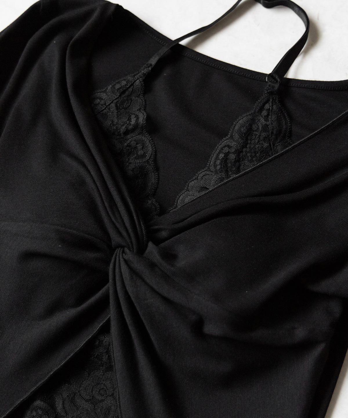 レースレイヤードクロスデザイン長袖Tシャツ /Lace-layered cross design long-sleeved T-shirt