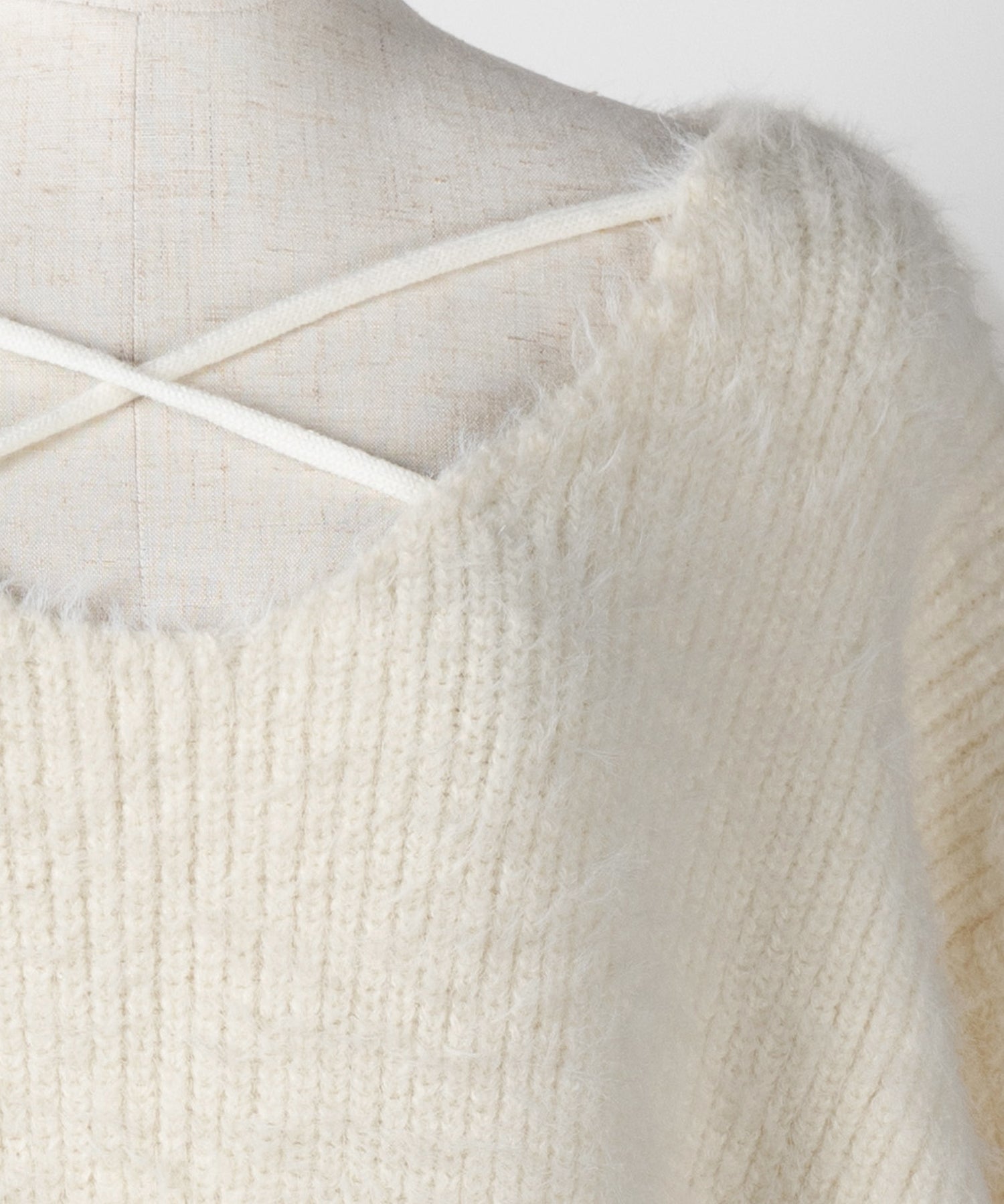 クロスストラップカットアウトルーズシャギーニット