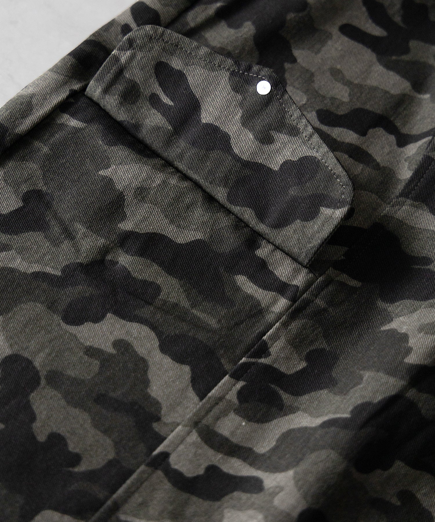 【 裾絞り可能2WAY 】カモフラミリタリーツイルワイドカーゴパンツ / camouflage military twill wide cargo pants
