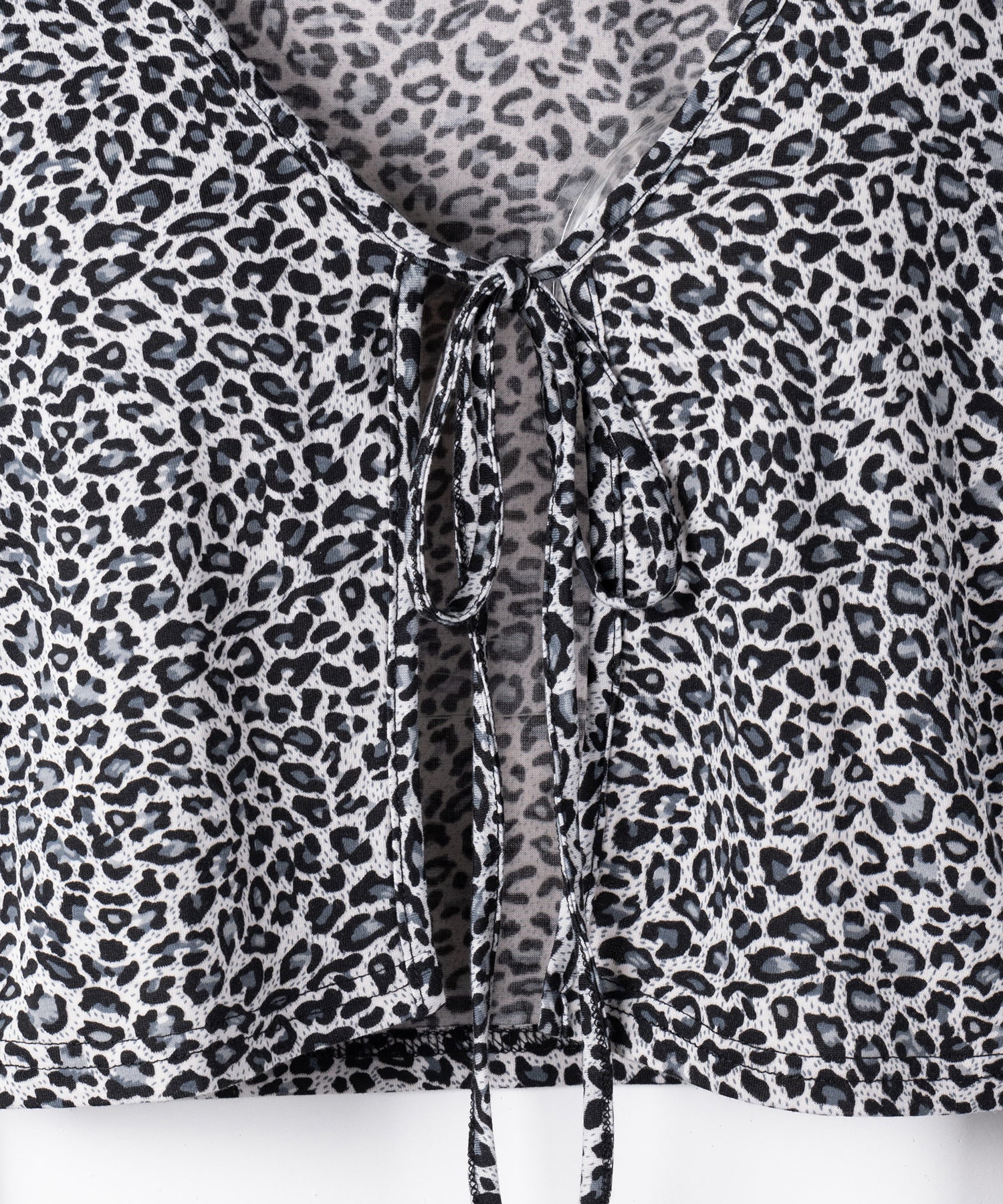 レオパードフロントリボンショートカーディガン / Leopard front ribbon short cardigan