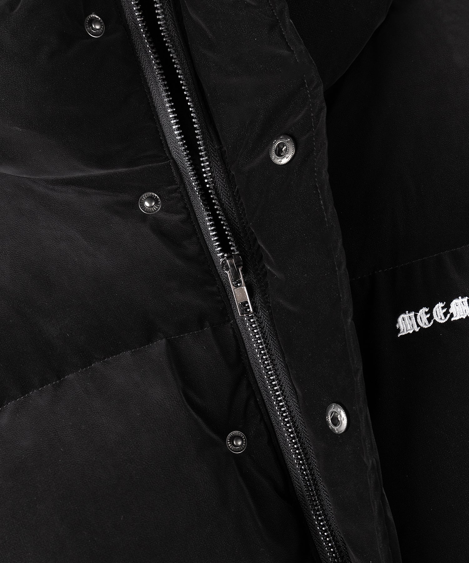 【 大好評につきロゴ無しバージョン追加! 】グランジロゴ刺繍ショートパフダウンジャケット / grunge logo embroidery short puff down jacket