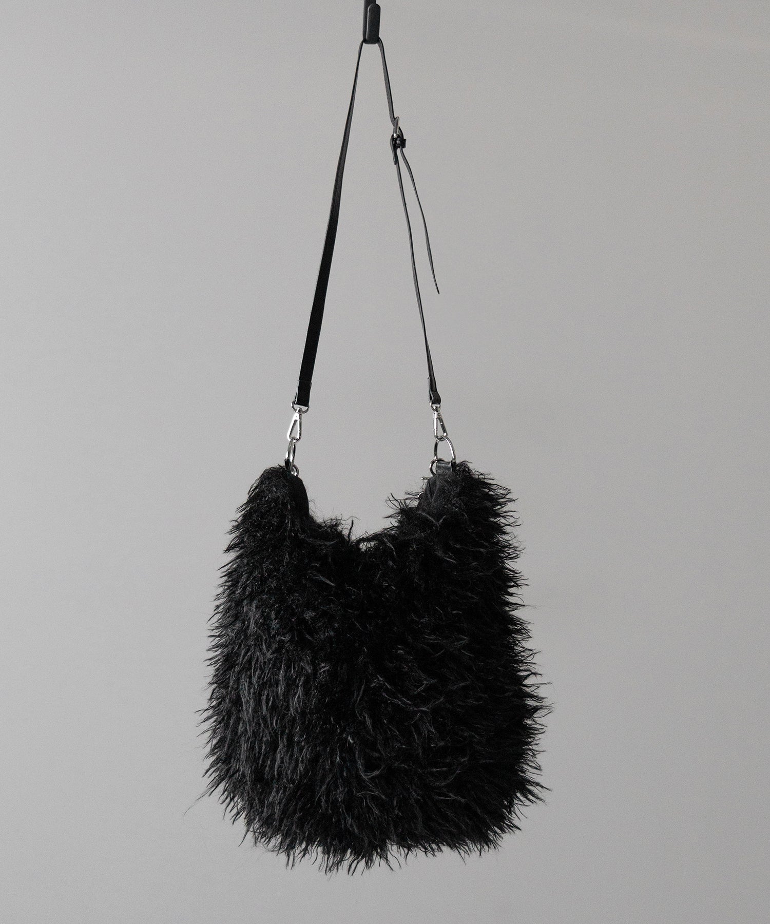 【 ショルダーストラップ付き2WAY 】バイカラーシャギーファーショルダーバッグ / bicolor shaggy fur shoulder bag