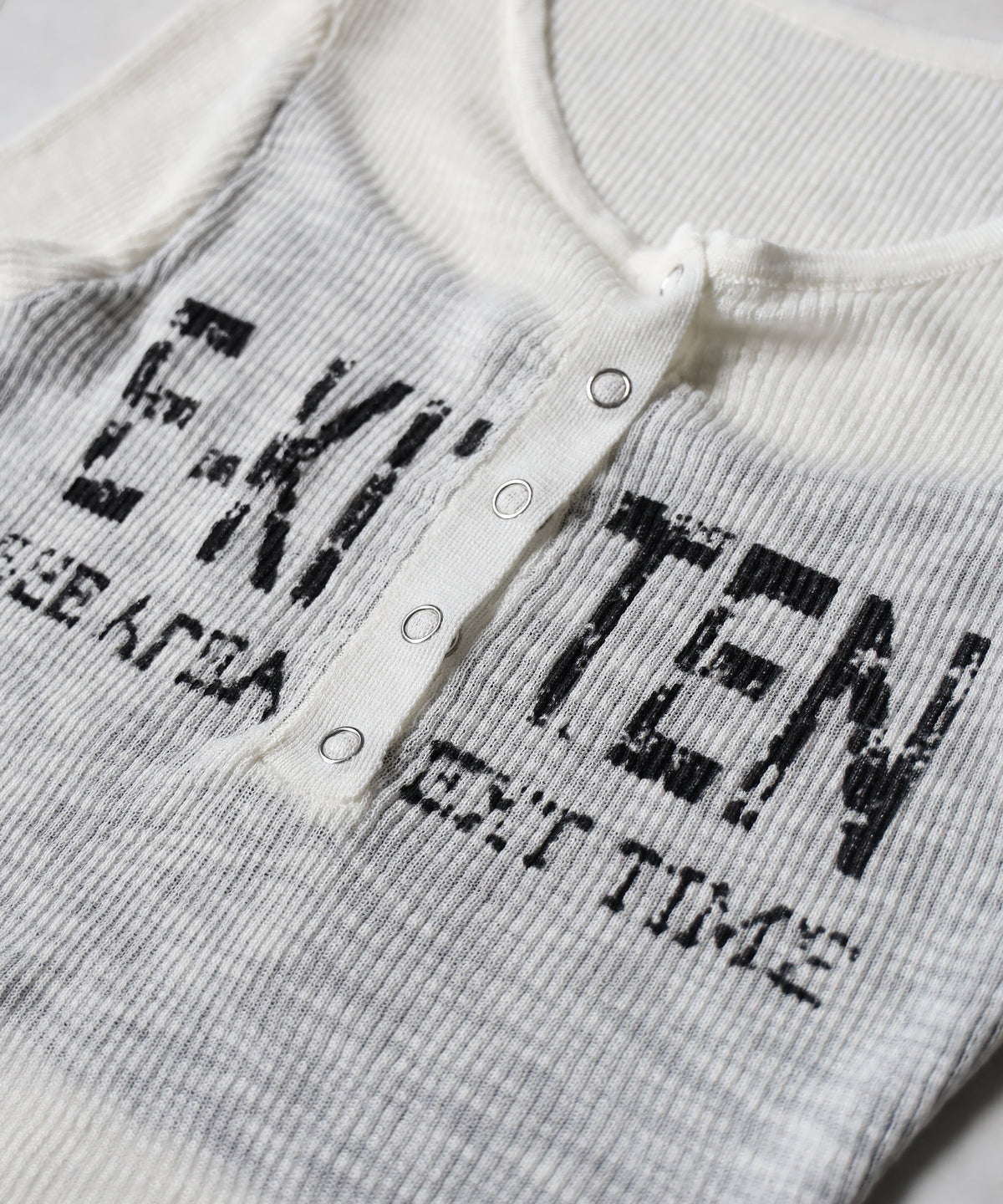 ヘンリーネックフェイクレイヤードロゴ長袖シアーニットトップス / henly neck fake layered logo longsleeve sheer rib knit tops