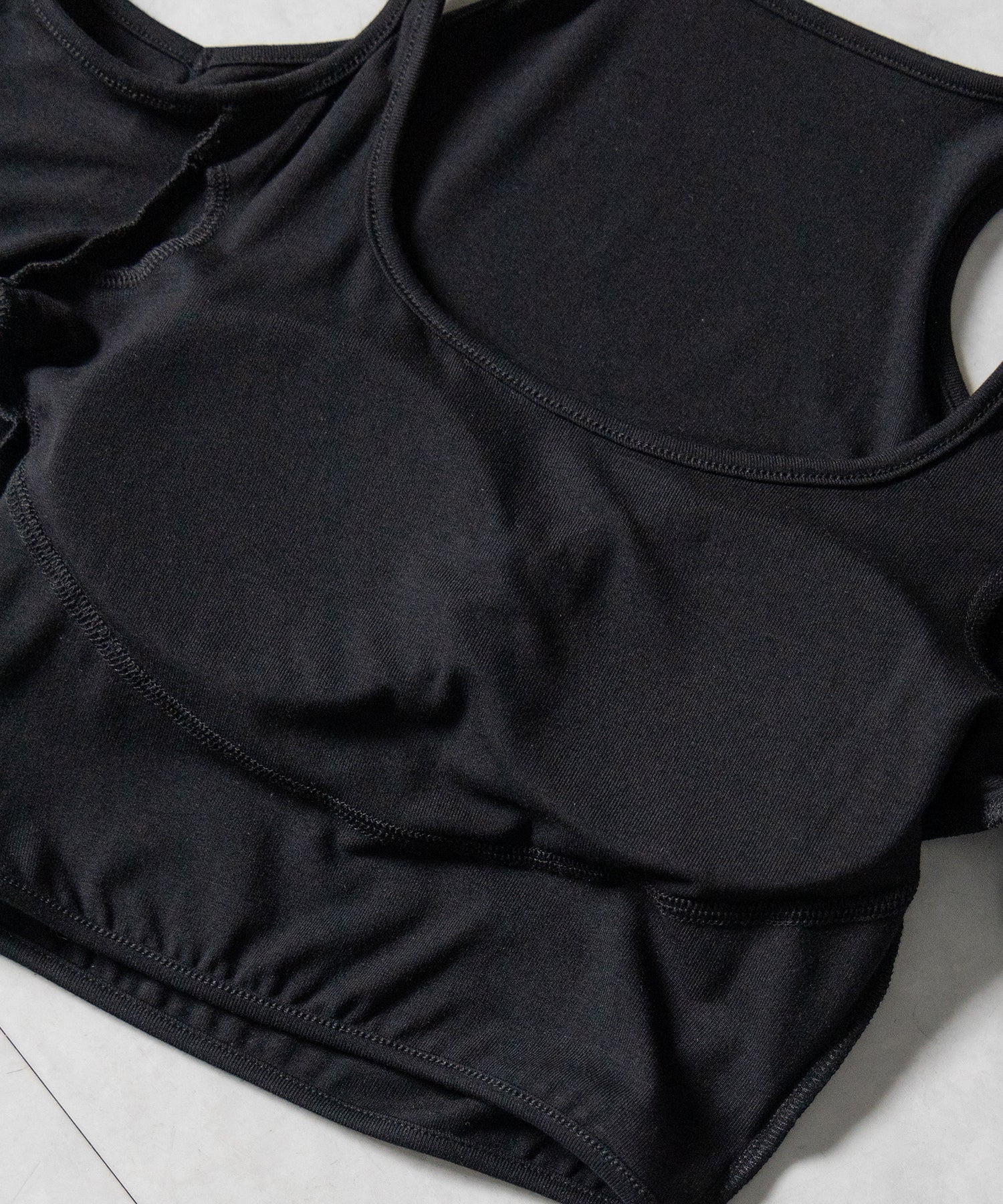 カットアウトオフショルスリムTシャツ / cutout off shoulder slim t-shirts