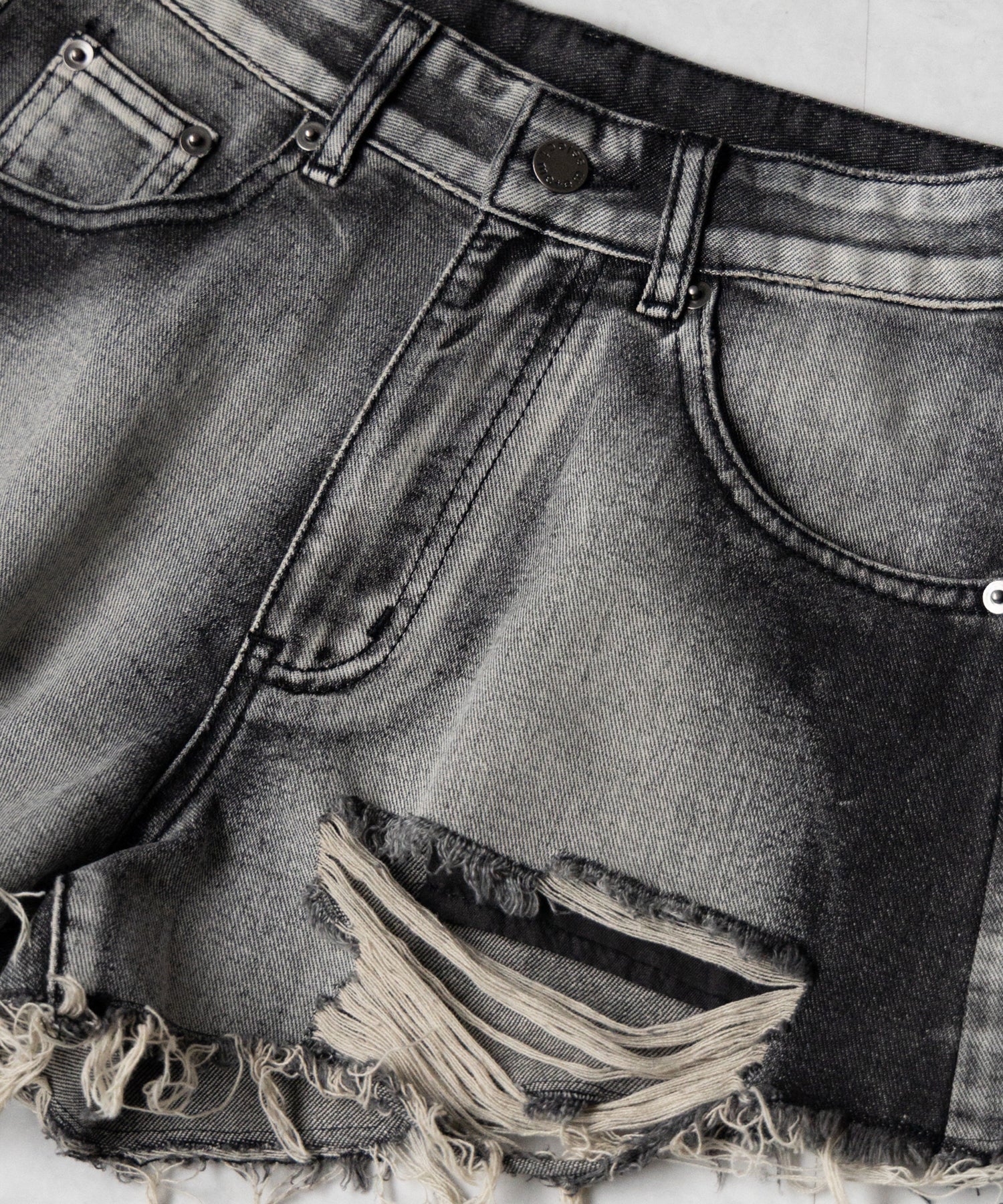 クラッシュダメージブリーチデニムショートパンツ / crush damaged bleach denim short pants